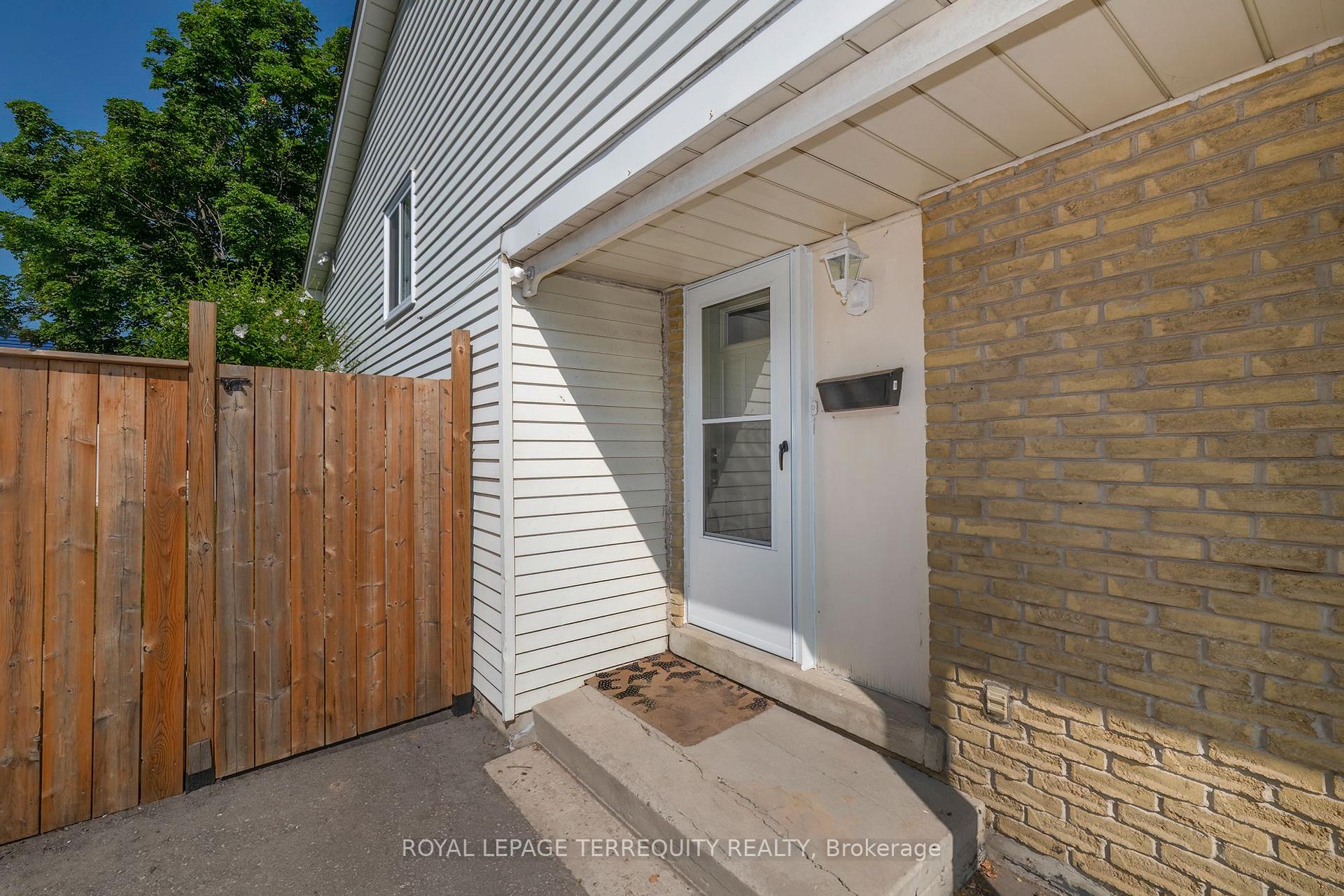 Photo 5 of 1214 Trowbridge Drive, Oshawa, Centennial — HOMEH
