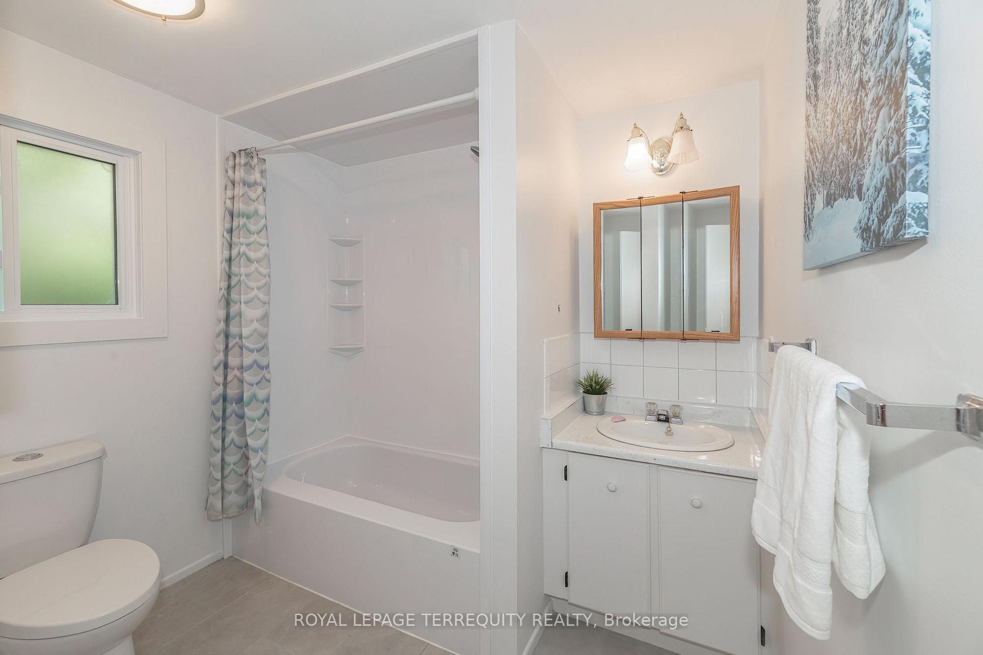 Photo 18 of 1214 Trowbridge Drive, Oshawa, Centennial — HOMEH