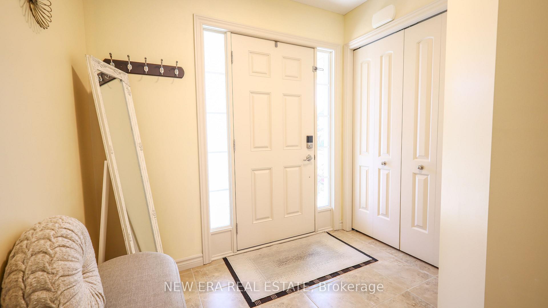 Photo 4 of 932 Grenfell Drive, London, North C — HOMEH