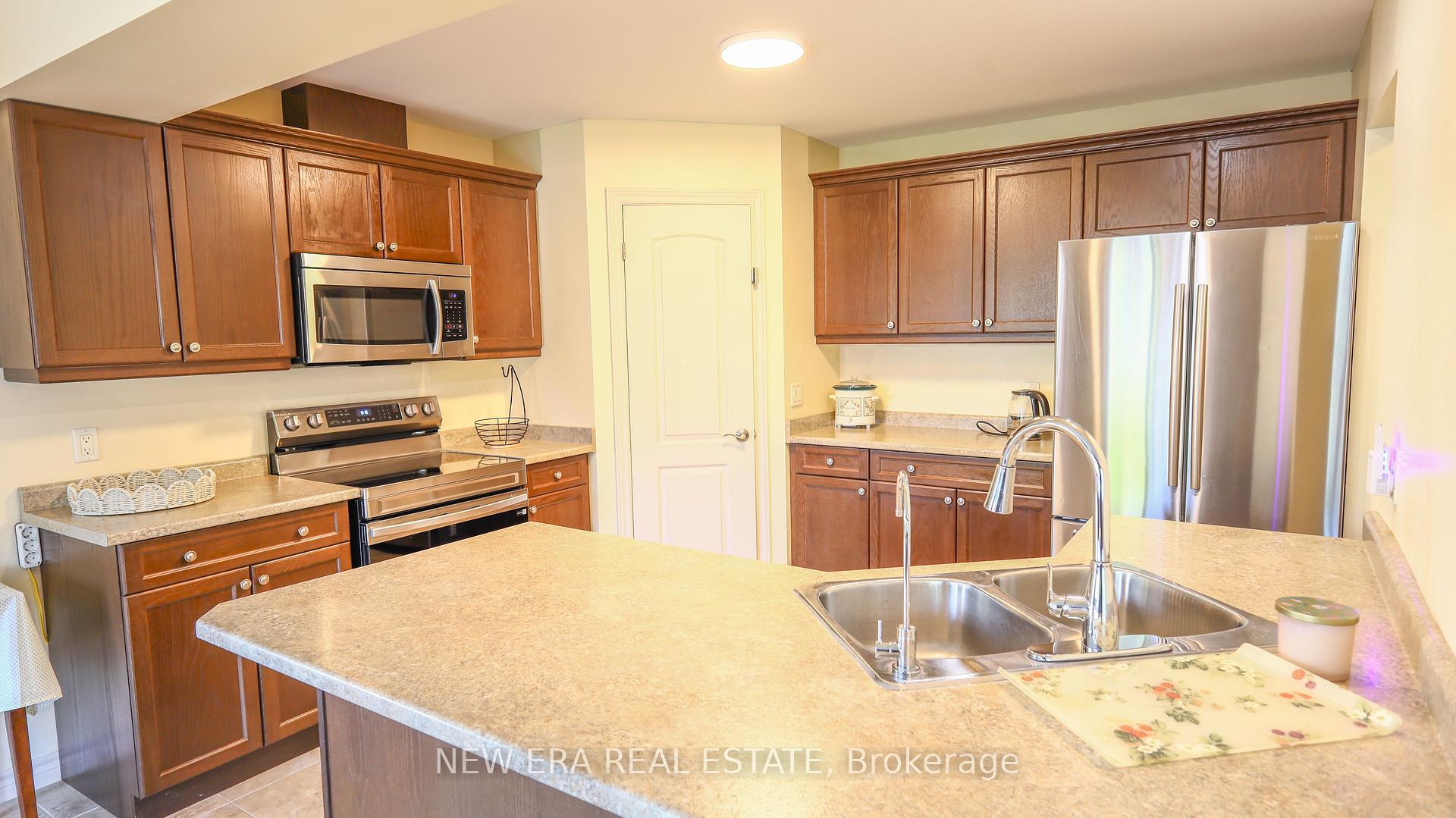 Photo 7 of 932 Grenfell Drive, London, North C — HOMEH