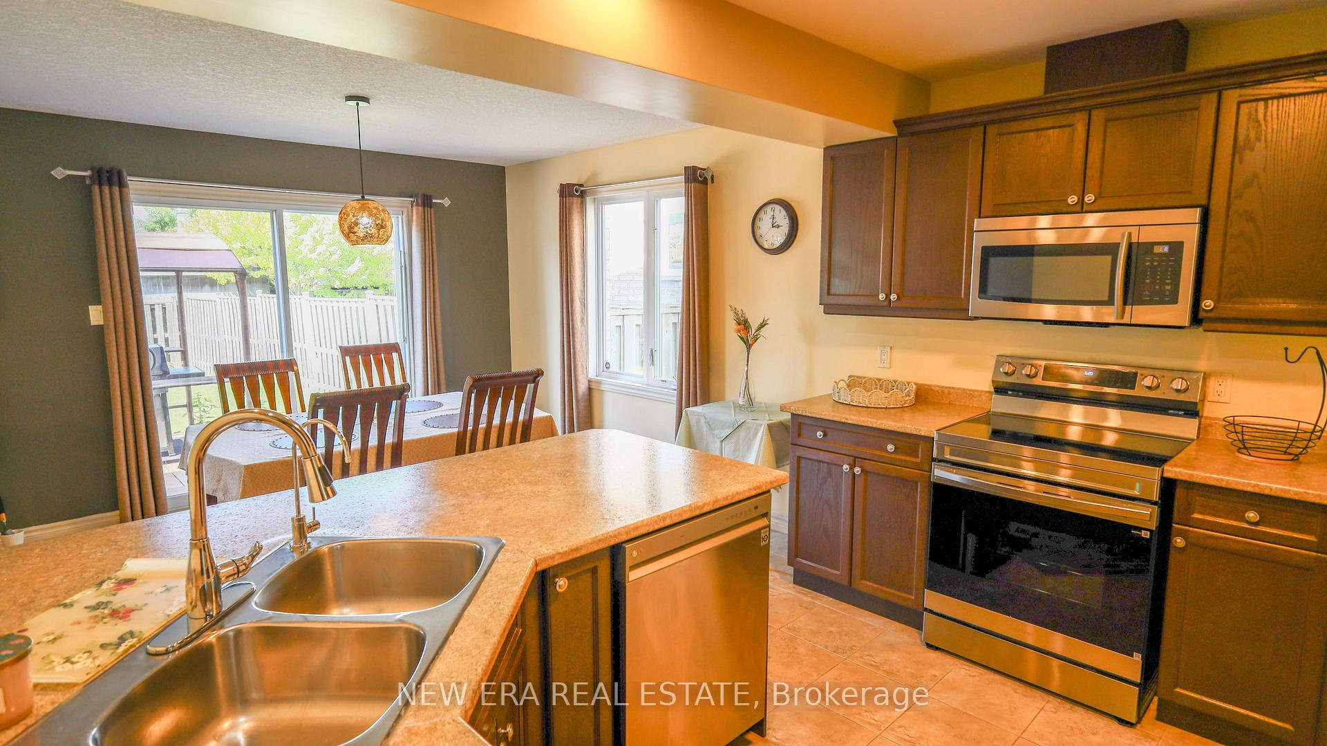 Photo 8 of 932 Grenfell Drive, London, North C — HOMEH