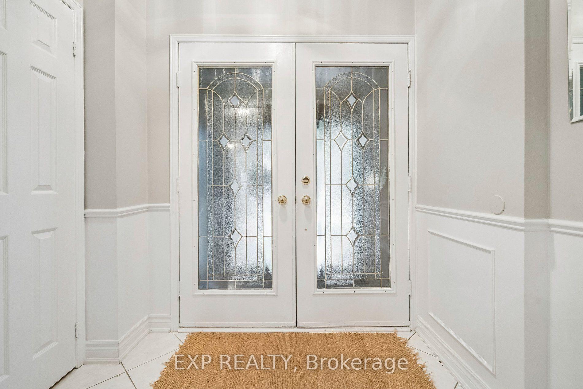 Photo 4 of 209 Nottingham Drive, Oakville, College Park — HOMEH