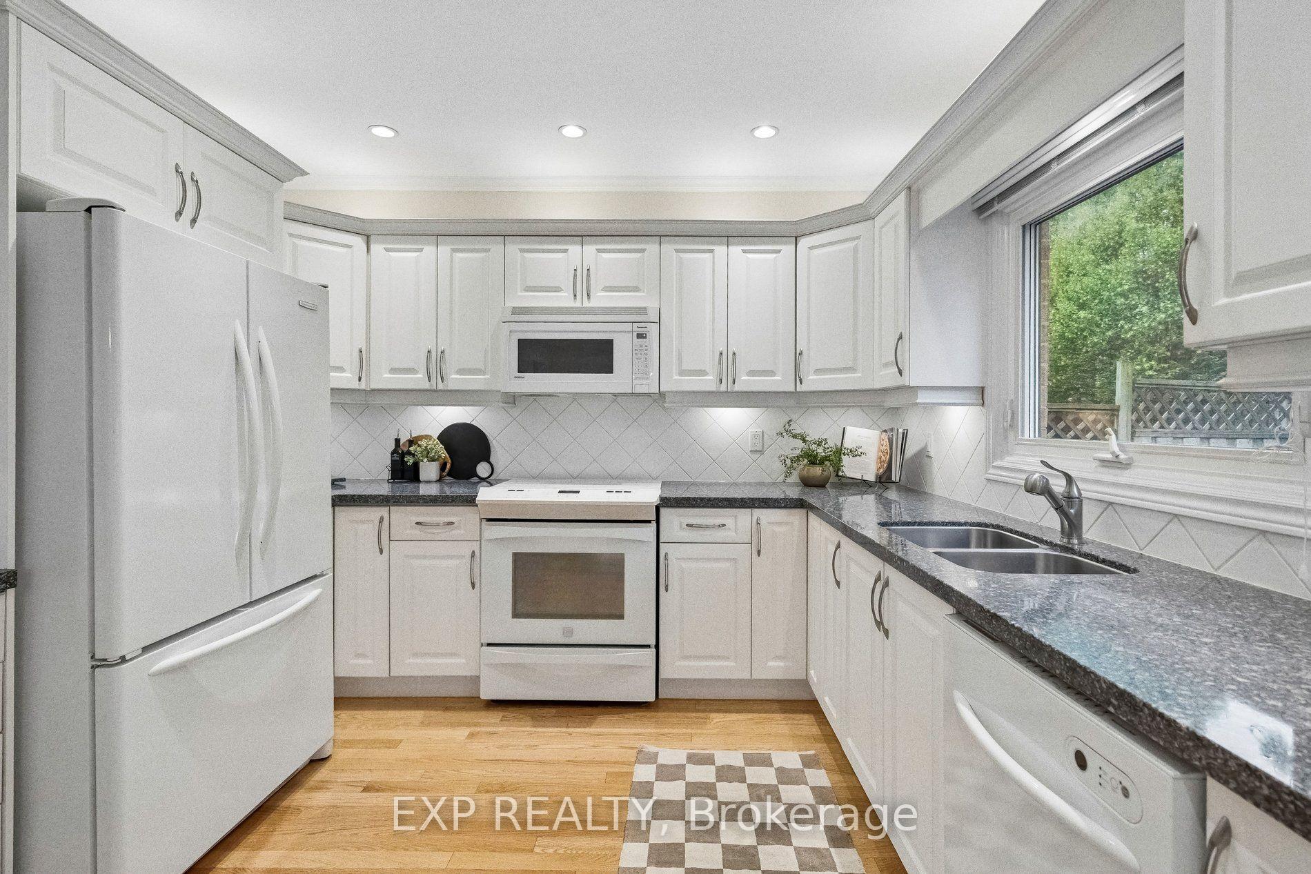 Photo 20 of 209 Nottingham Drive, Oakville, College Park — HOMEH