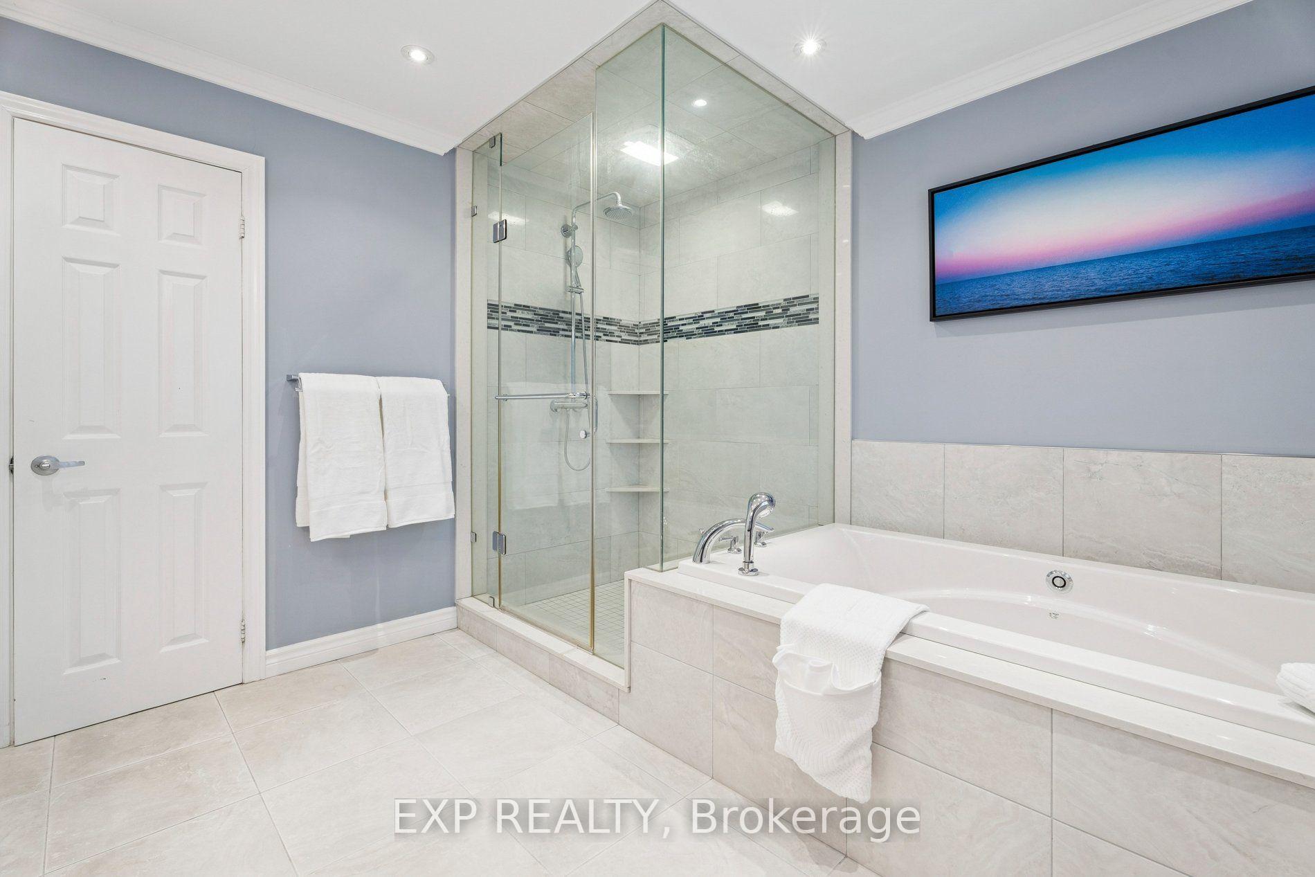 Photo 33 of 209 Nottingham Drive, Oakville, College Park — HOMEH