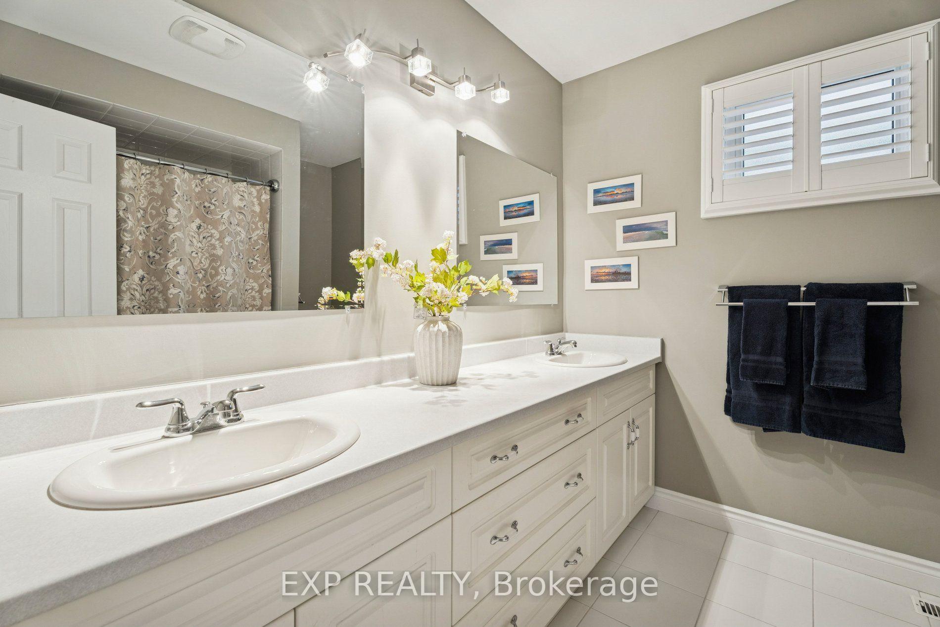 Photo 37 of 209 Nottingham Drive, Oakville, College Park — HOMEH