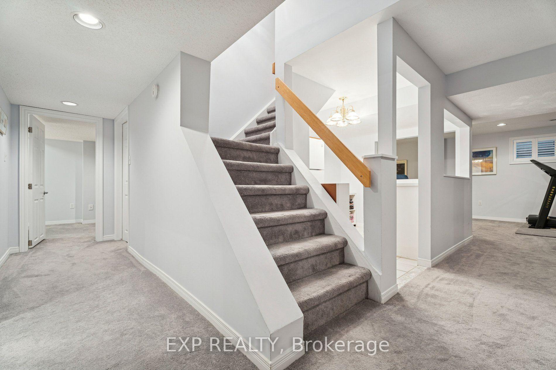 Photo 40 of 209 Nottingham Drive, Oakville, College Park — HOMEH