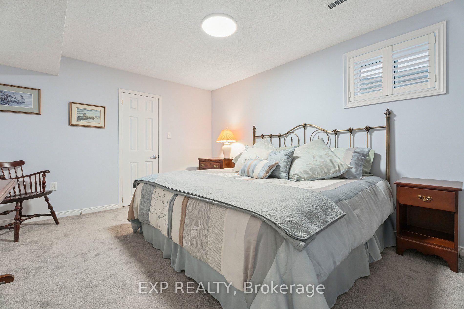 Photo 45 of 209 Nottingham Drive, Oakville, College Park — HOMEH