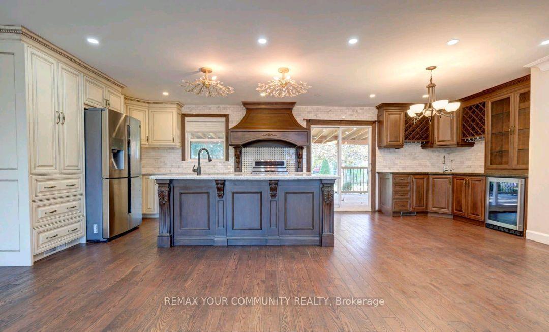 Photo 2 of 372 Dixon Boulevard, Newmarket, Central Newmarket — HOMEH