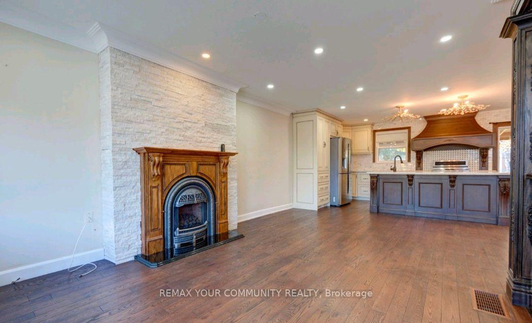 Photo 3 of 372 Dixon Boulevard, Newmarket, Central Newmarket — HOMEH