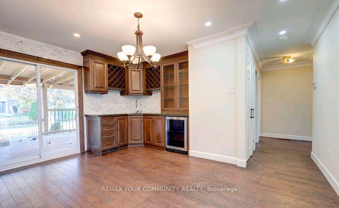Photo 7 of 372 Dixon Boulevard, Newmarket, Central Newmarket — HOMEH