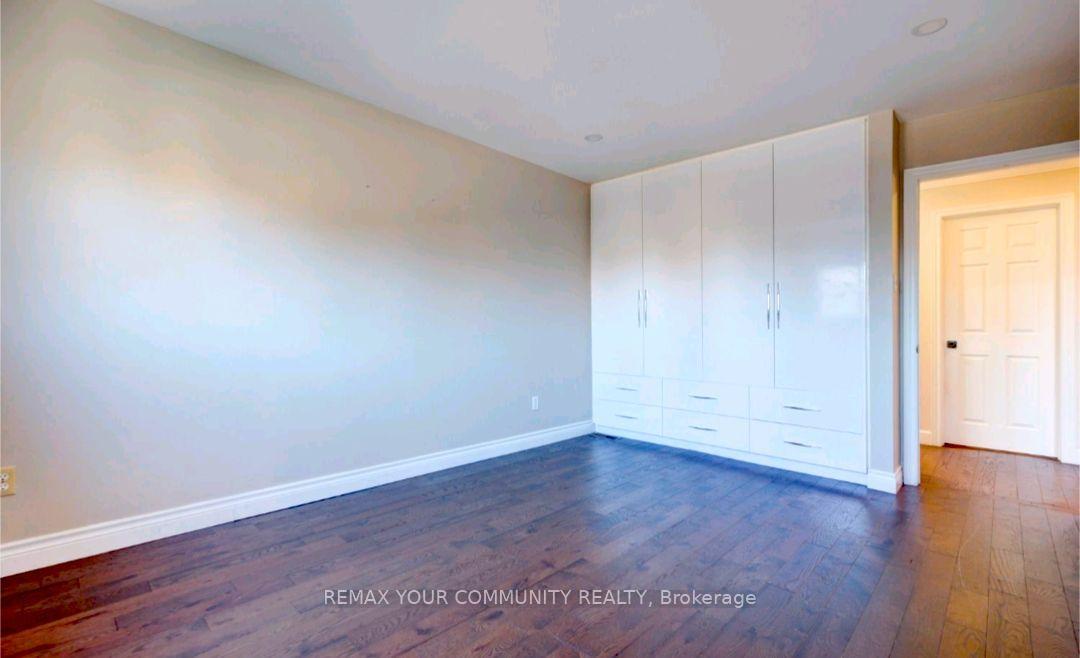 Photo 11 of 372 Dixon Boulevard, Newmarket, Central Newmarket — HOMEH
