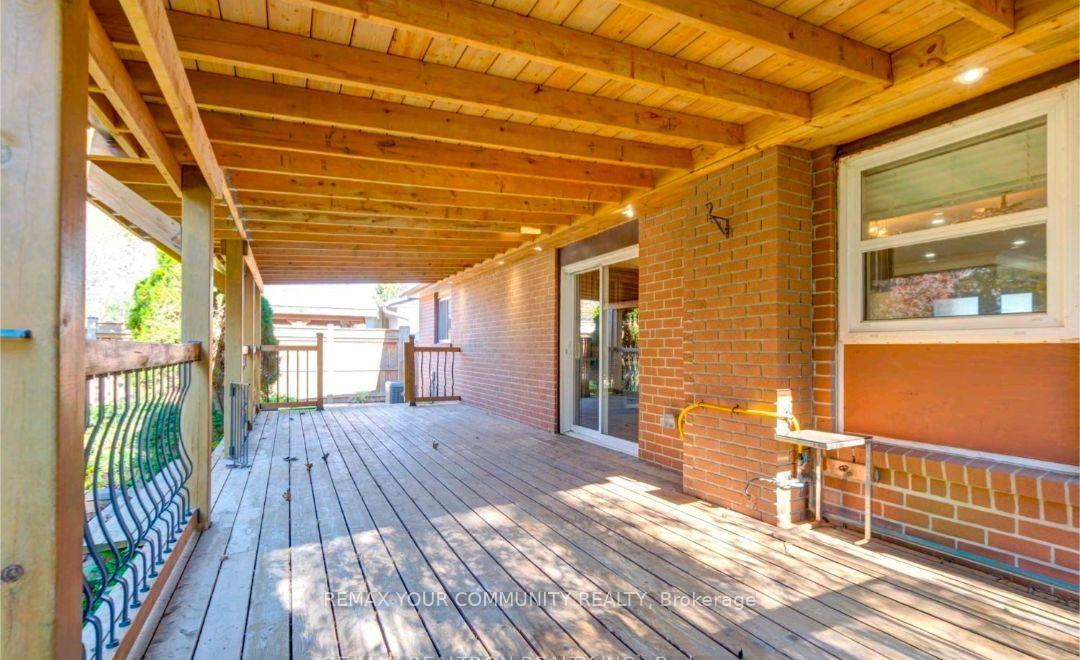 Photo 16 of 372 Dixon Boulevard, Newmarket, Central Newmarket — HOMEH