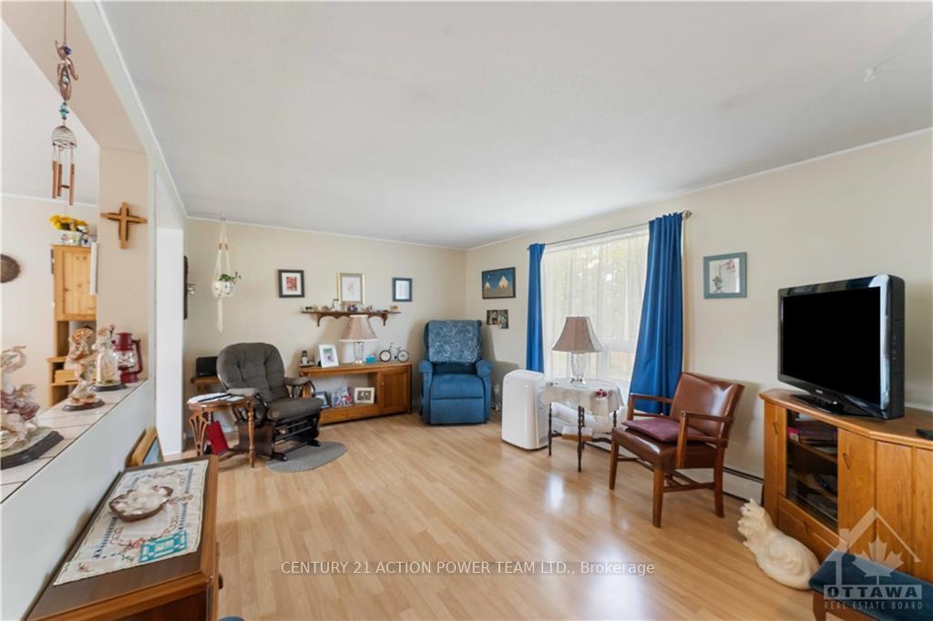 Photo 4 of 1512 Blackheath Street N, Ottawa, Bilberry Creek/Queenswood Heights — HOMEH