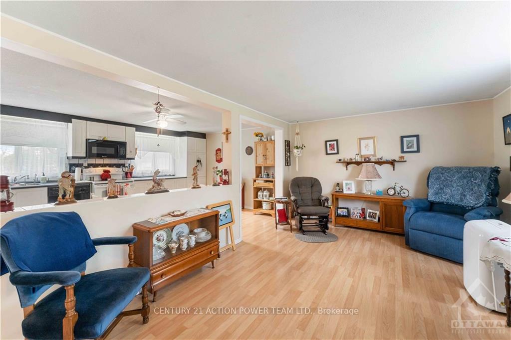 Photo 5 of 1512 Blackheath Street N, Ottawa, Bilberry Creek/Queenswood Heights — HOMEH