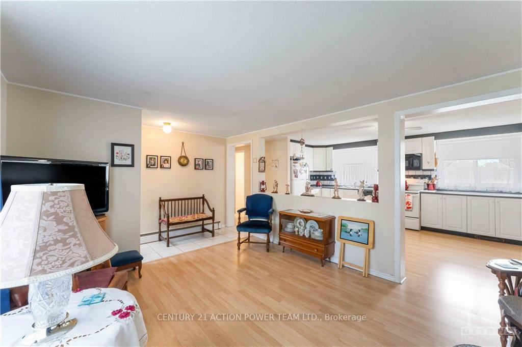 Photo 6 of 1512 Blackheath Street N, Ottawa, Bilberry Creek/Queenswood Heights — HOMEH