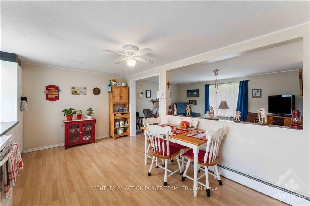 Photo 9 of 1512 Blackheath Street N, Ottawa, Bilberry Creek/Queenswood Heights — HOMEH