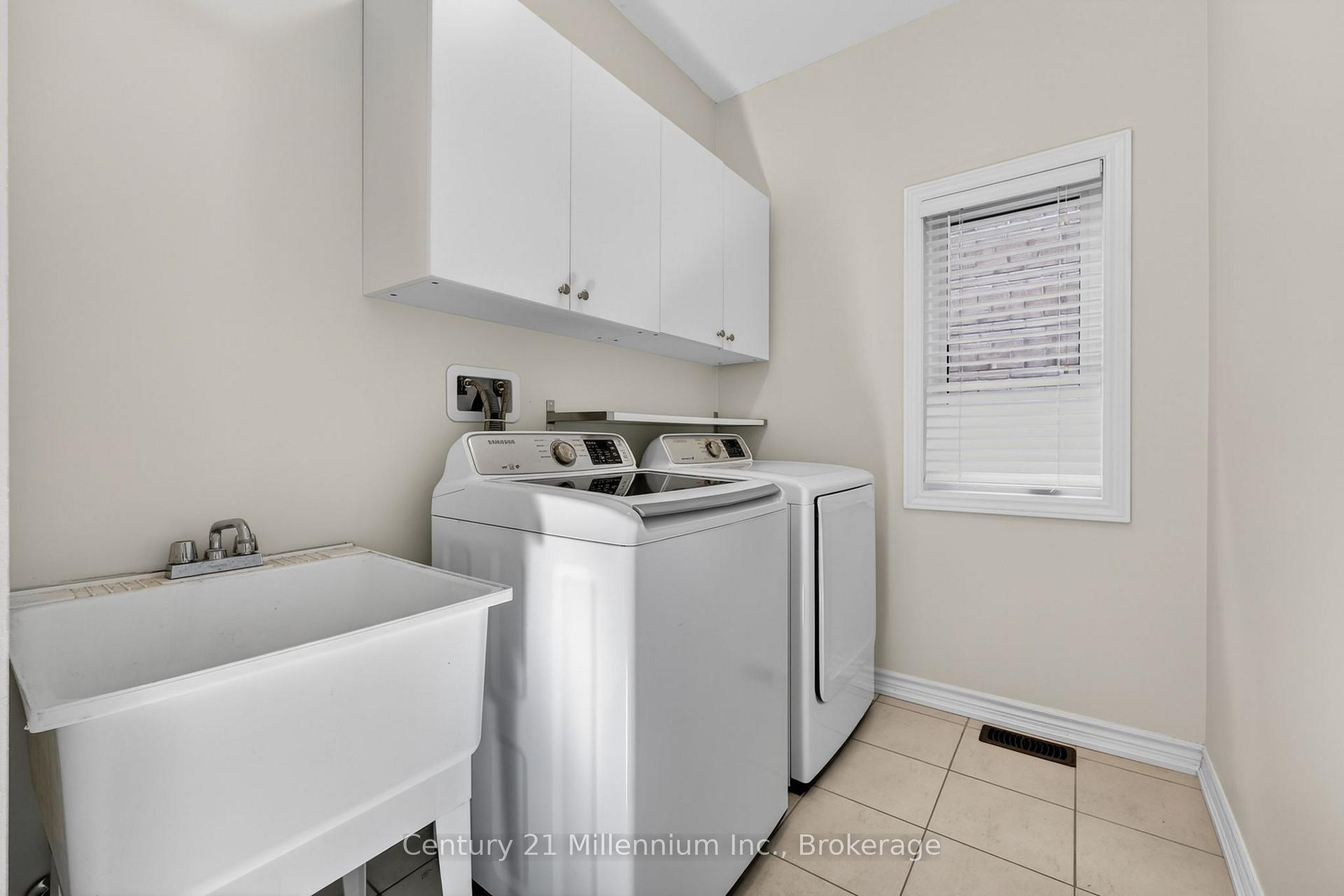 Photo 8 of 18 Marks Road, Springwater, Centre Vespra — HOMEH