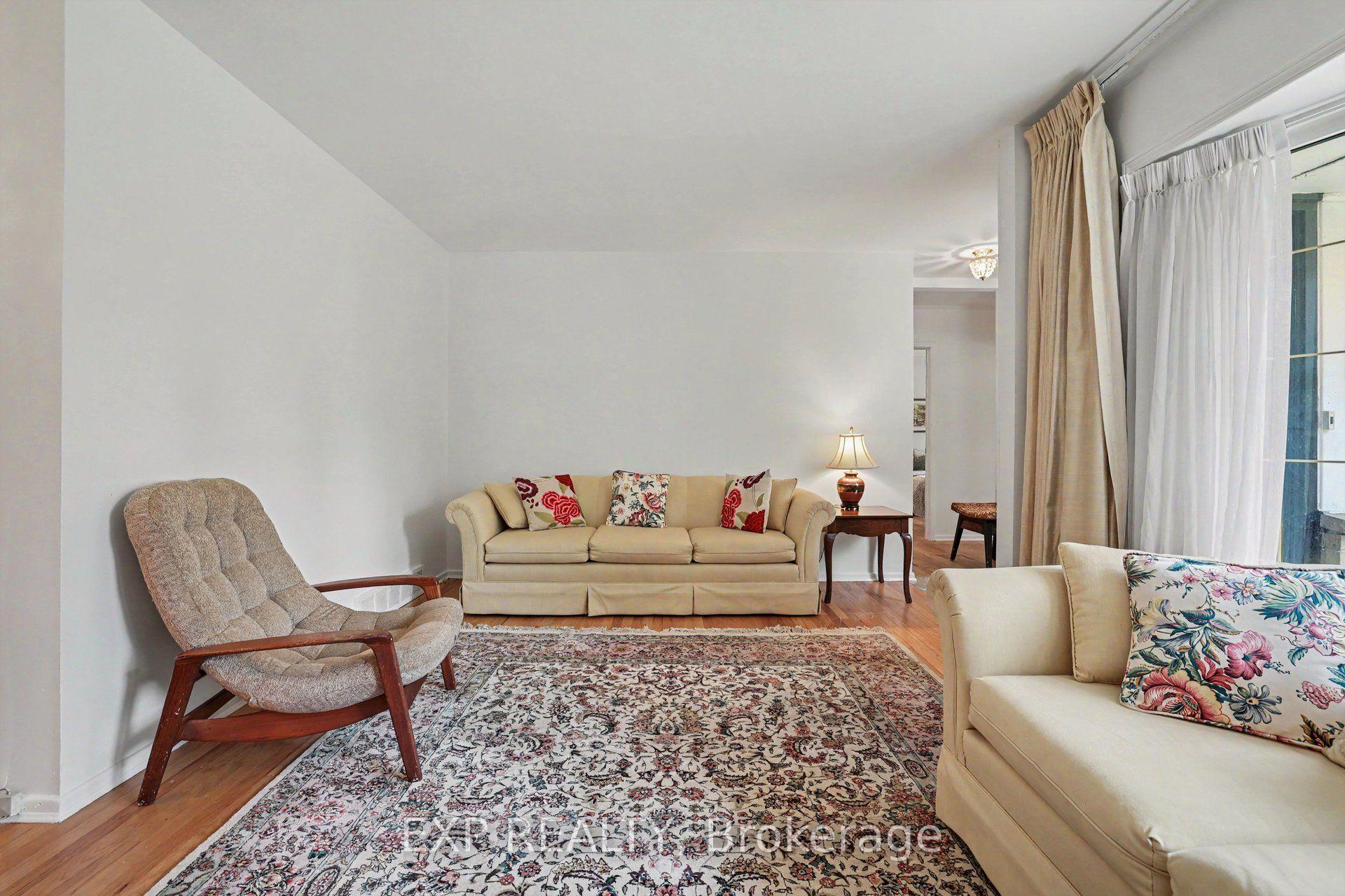 Photo 4 of 16 Elmsley Crescent, Ottawa, Arbeatha Park — HOMEH