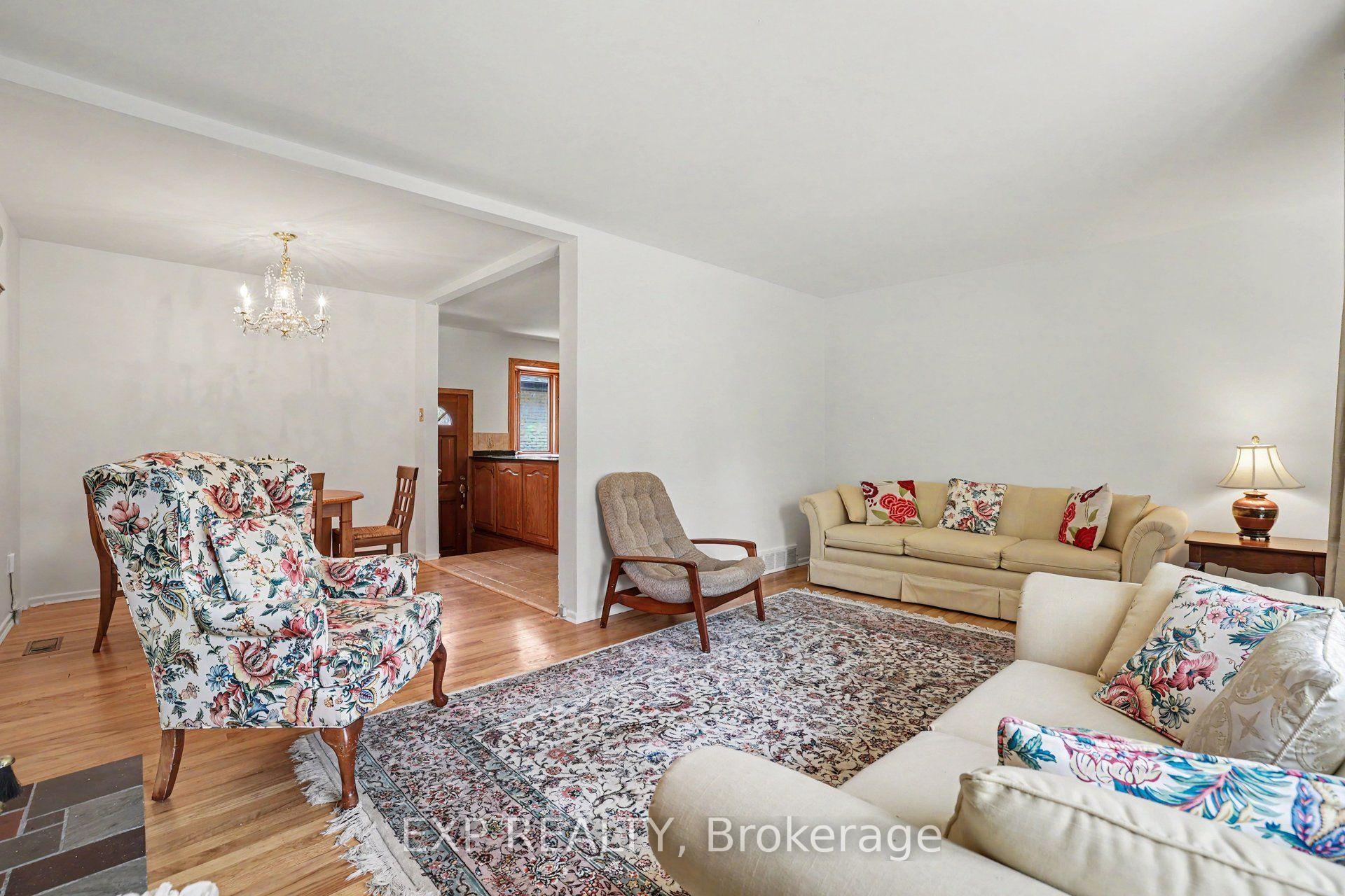 Photo 5 of 16 Elmsley Crescent, Ottawa, Arbeatha Park — HOMEH