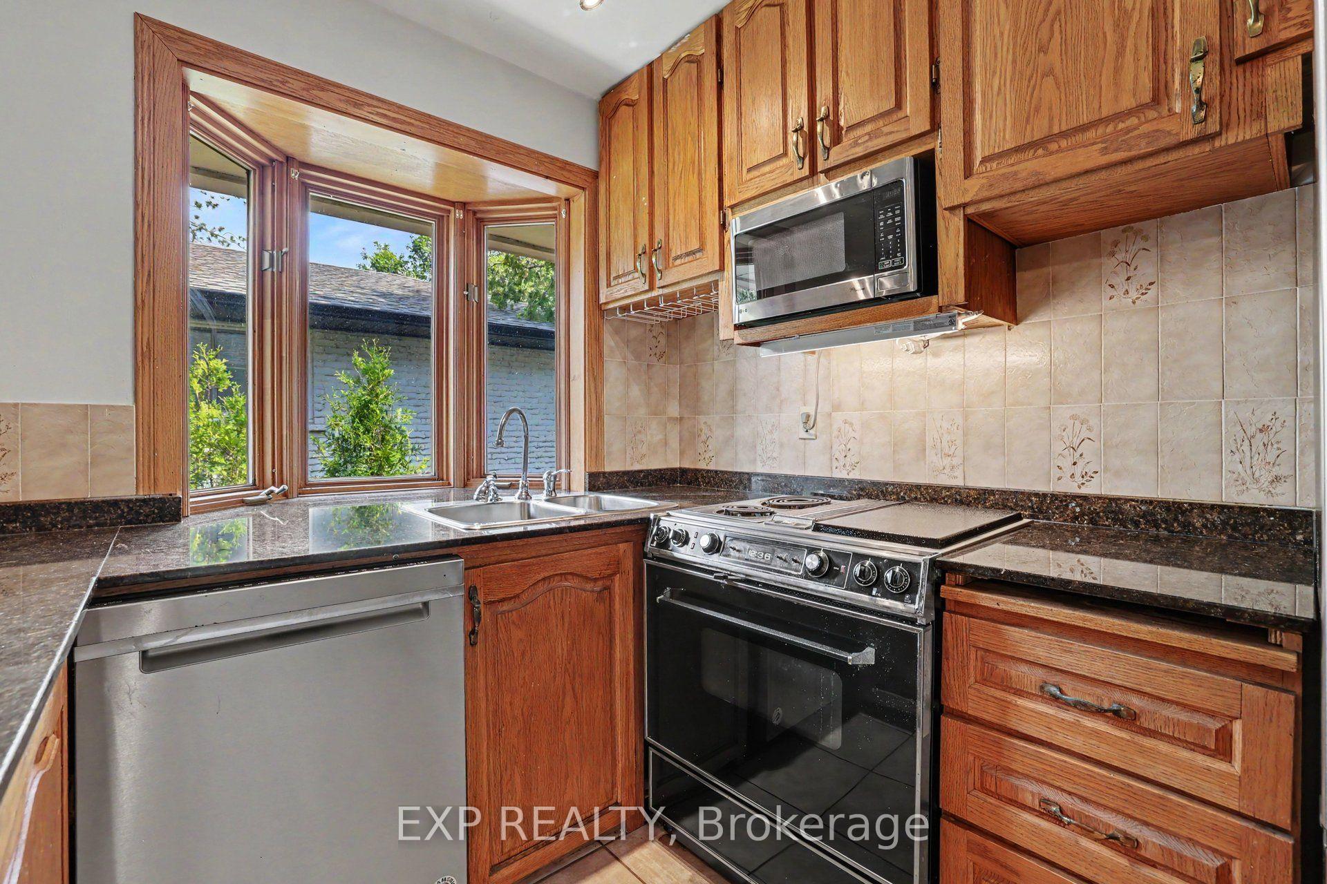 Photo 12 of 16 Elmsley Crescent, Ottawa, Arbeatha Park — HOMEH