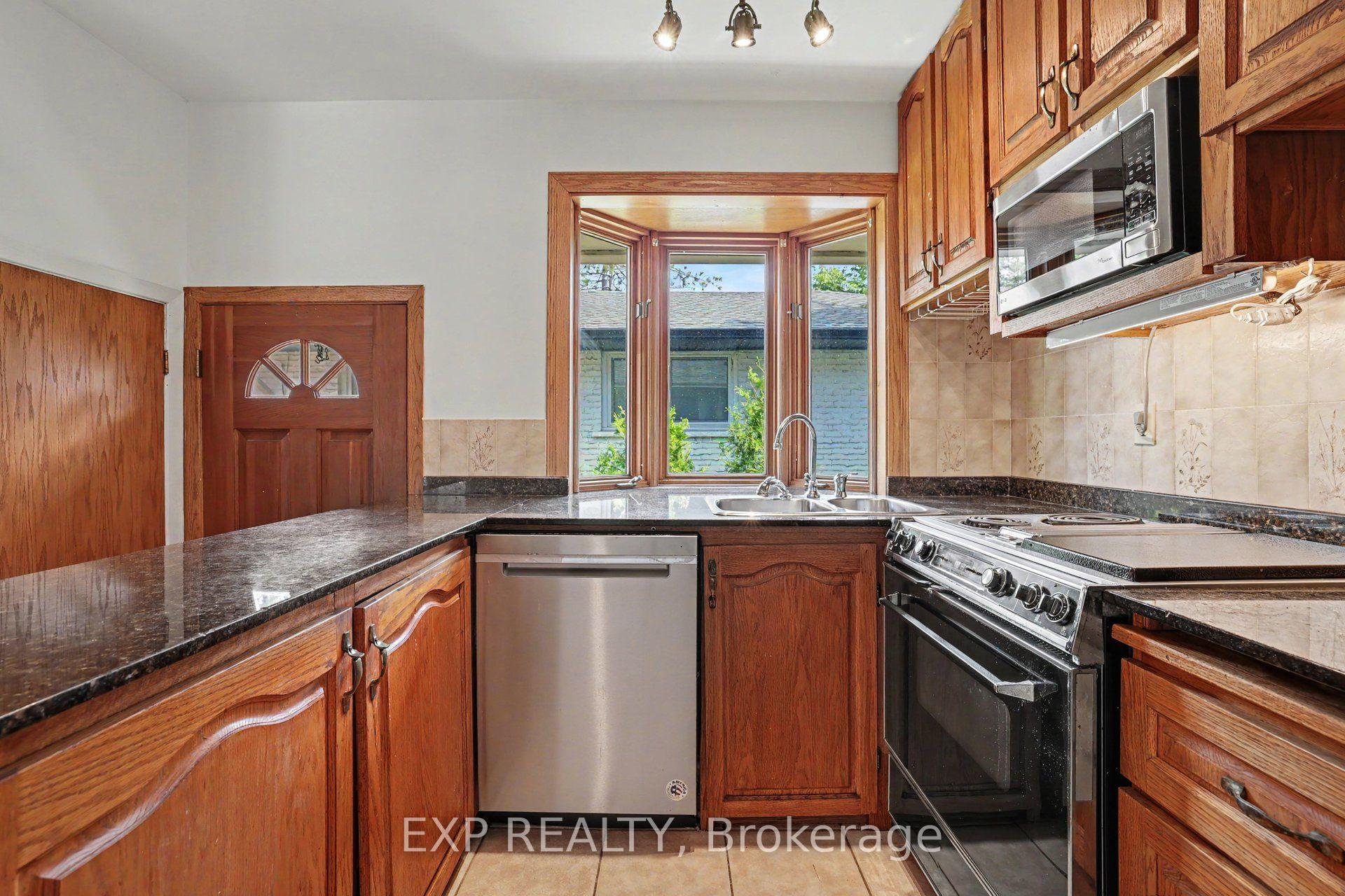 Photo 13 of 16 Elmsley Crescent, Ottawa, Arbeatha Park — HOMEH