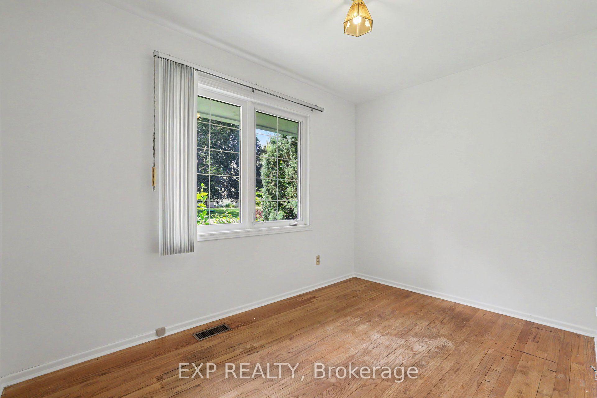 Photo 20 of 16 Elmsley Crescent, Ottawa, Arbeatha Park — HOMEH