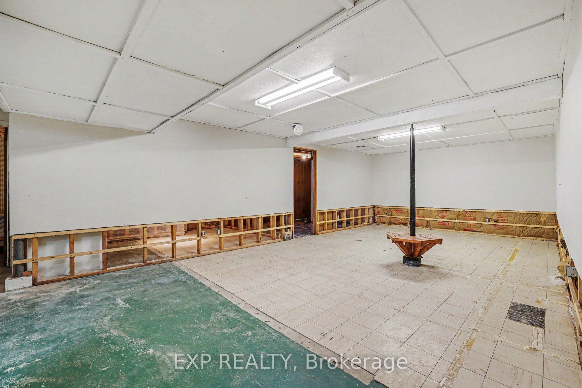 Photo 21 of 16 Elmsley Crescent, Ottawa, Arbeatha Park — HOMEH