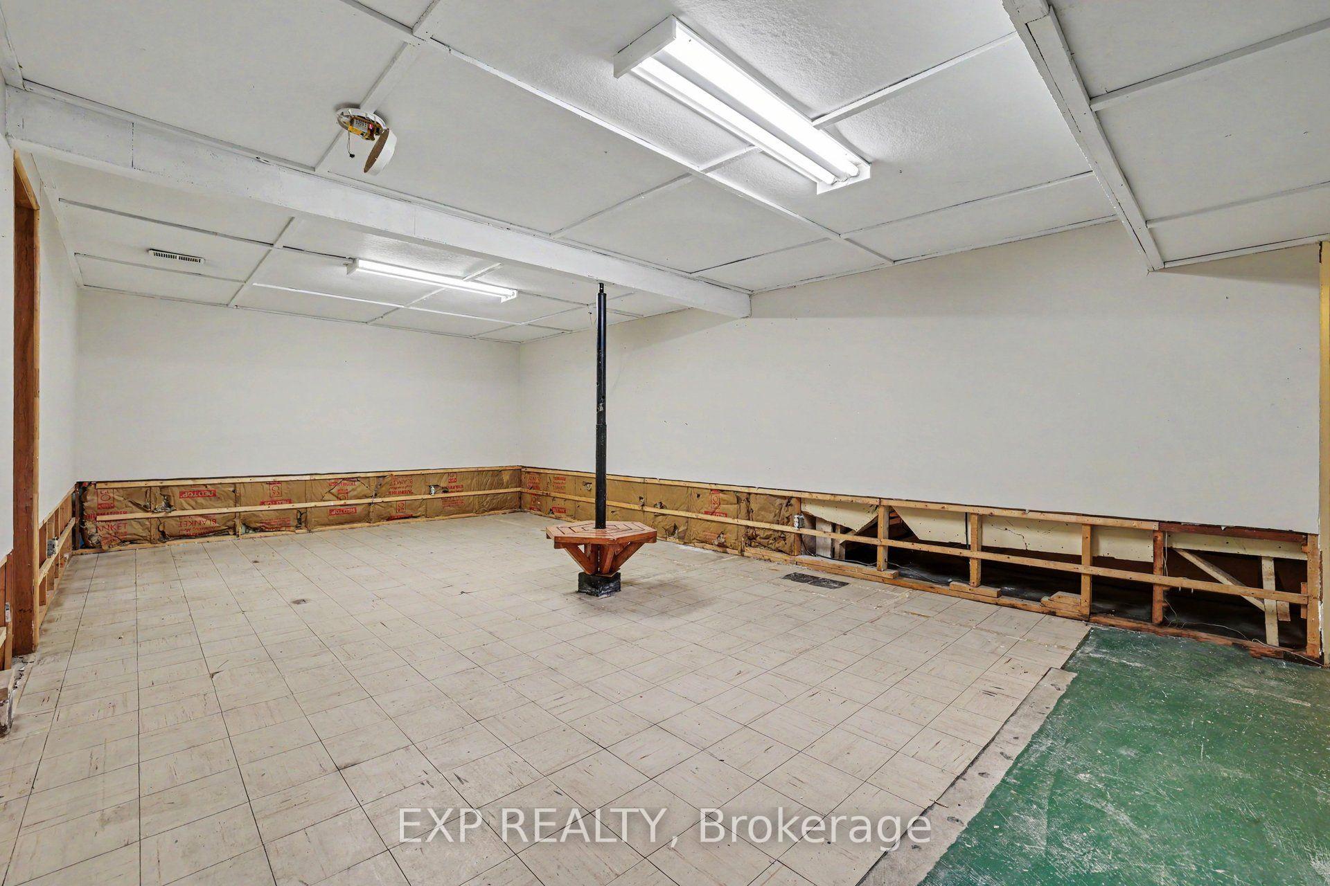 Photo 22 of 16 Elmsley Crescent, Ottawa, Arbeatha Park — HOMEH