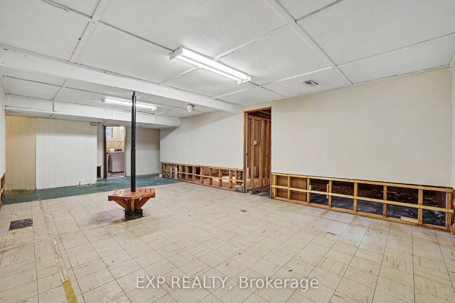 Photo 23 of 16 Elmsley Crescent, Ottawa, Arbeatha Park — HOMEH