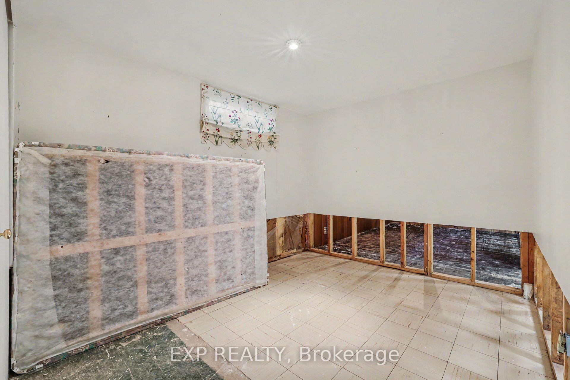 Photo 24 of 16 Elmsley Crescent, Ottawa, Arbeatha Park — HOMEH