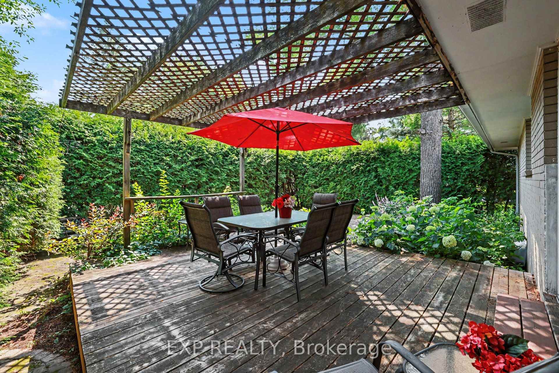 Photo 30 of 16 Elmsley Crescent, Ottawa, Arbeatha Park — HOMEH