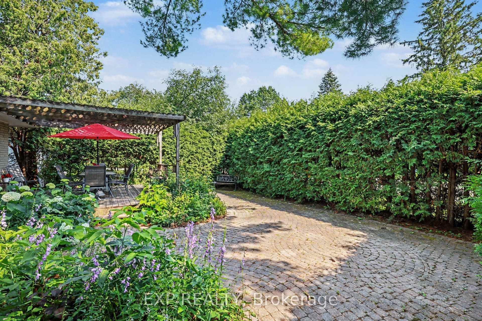 Photo 32 of 16 Elmsley Crescent, Ottawa, Arbeatha Park — HOMEH