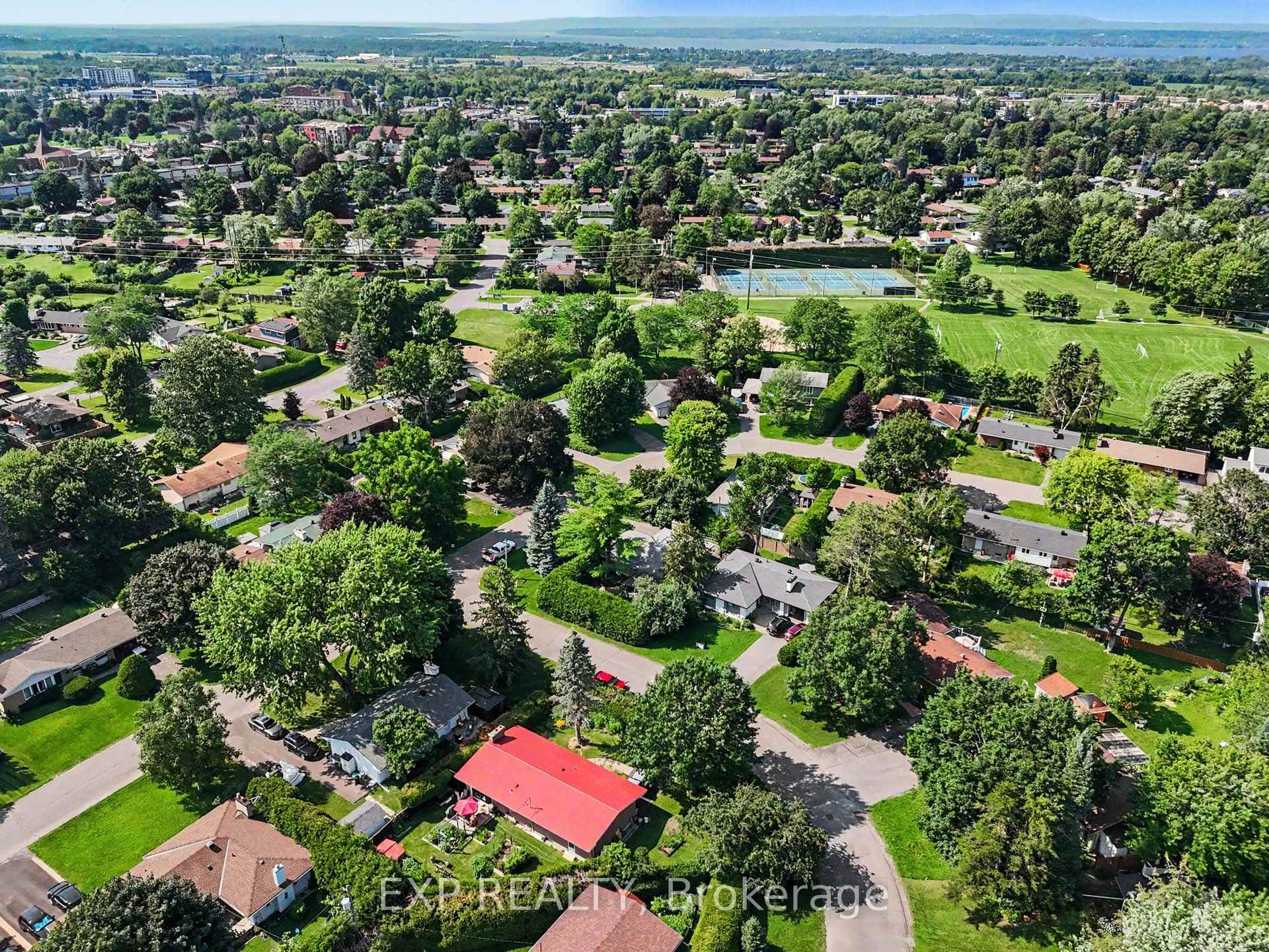 Photo 36 of 16 Elmsley Crescent, Ottawa, Arbeatha Park — HOMEH