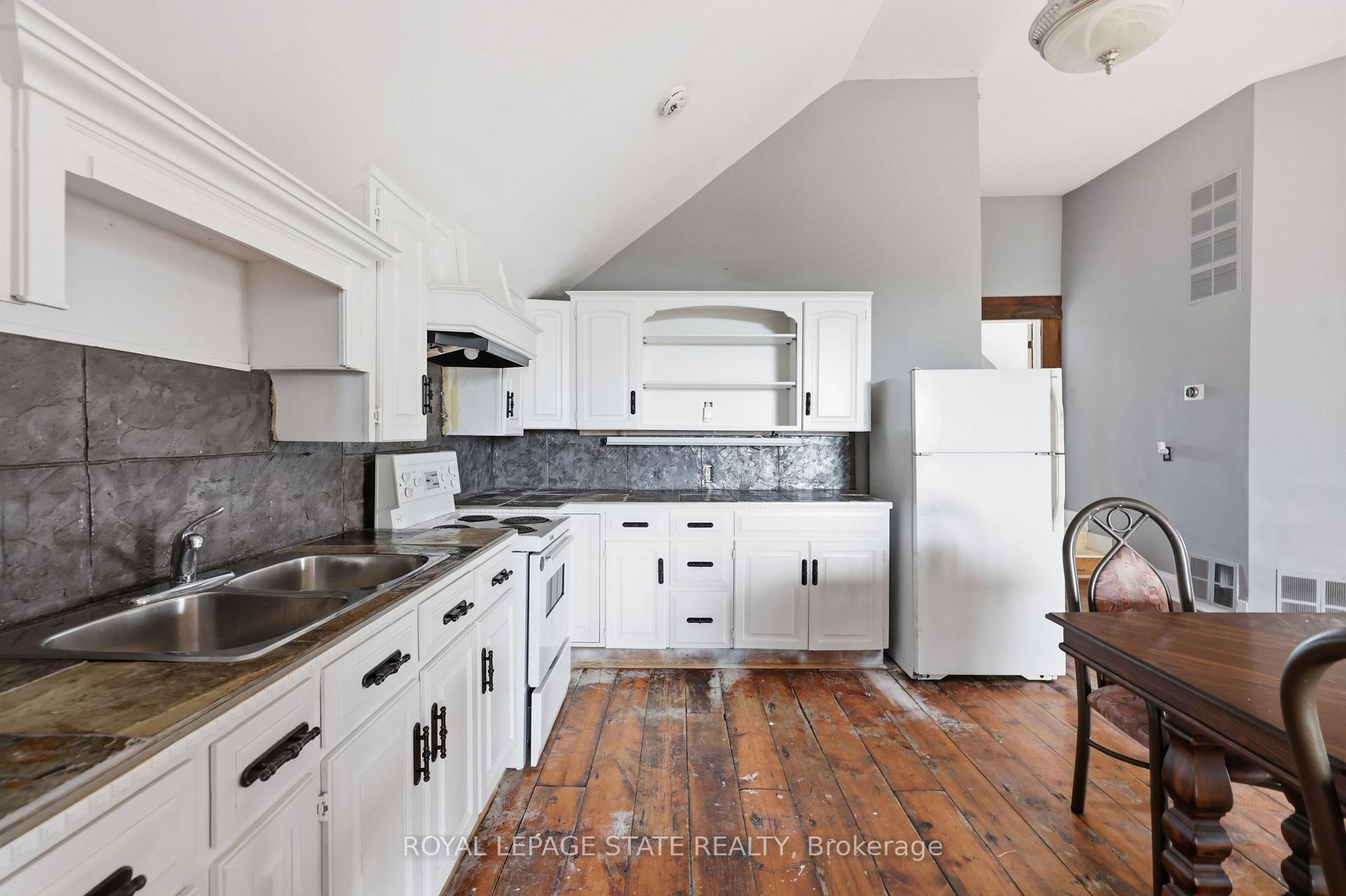 Photo 38 of 97 Smith Road, Hamilton, Rural Stoney Creek — HOMEH