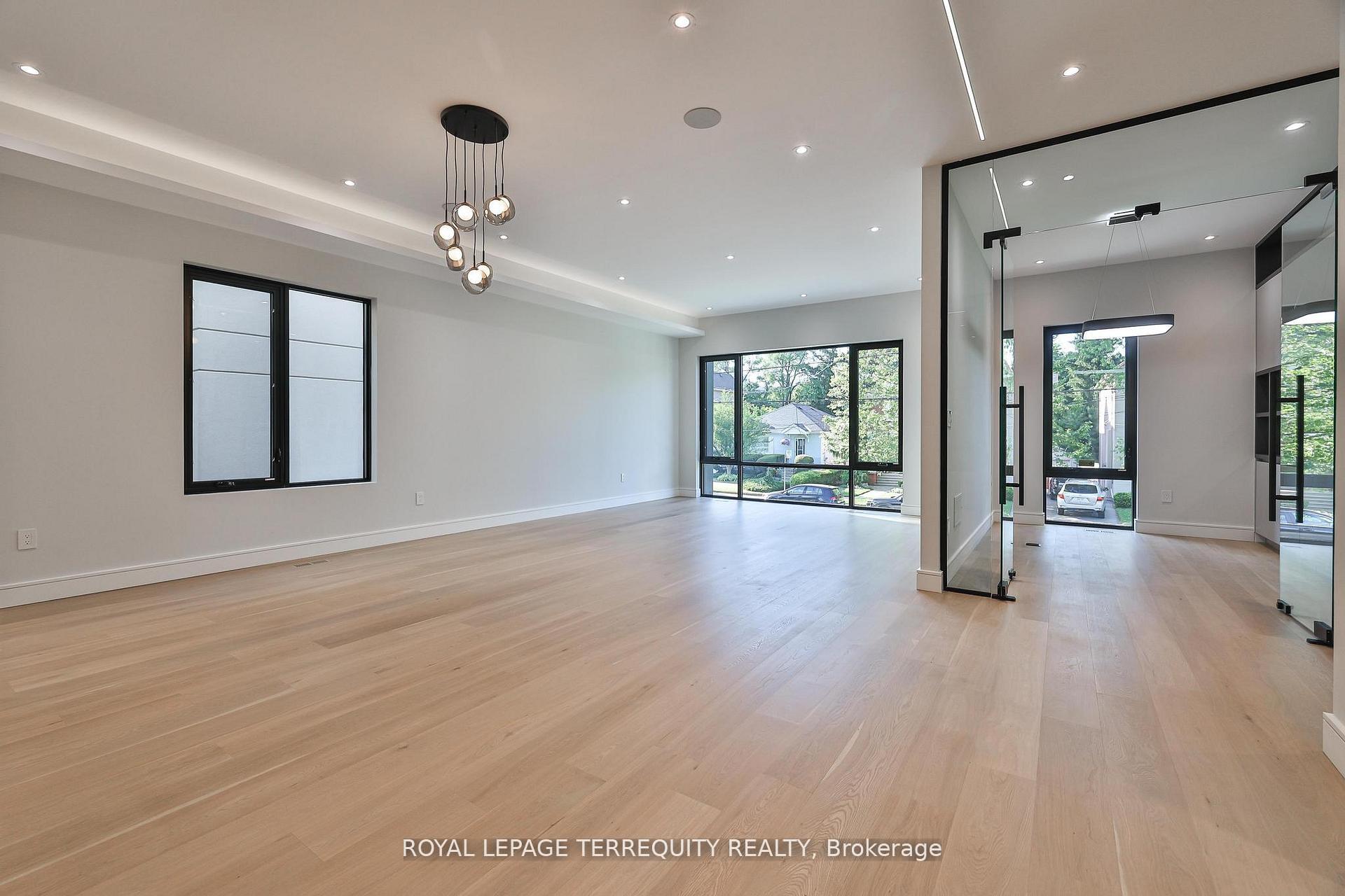 Photo 2 of 741 Woburn Avenue, Toronto, Bedford Park-Nortown — HOMEH