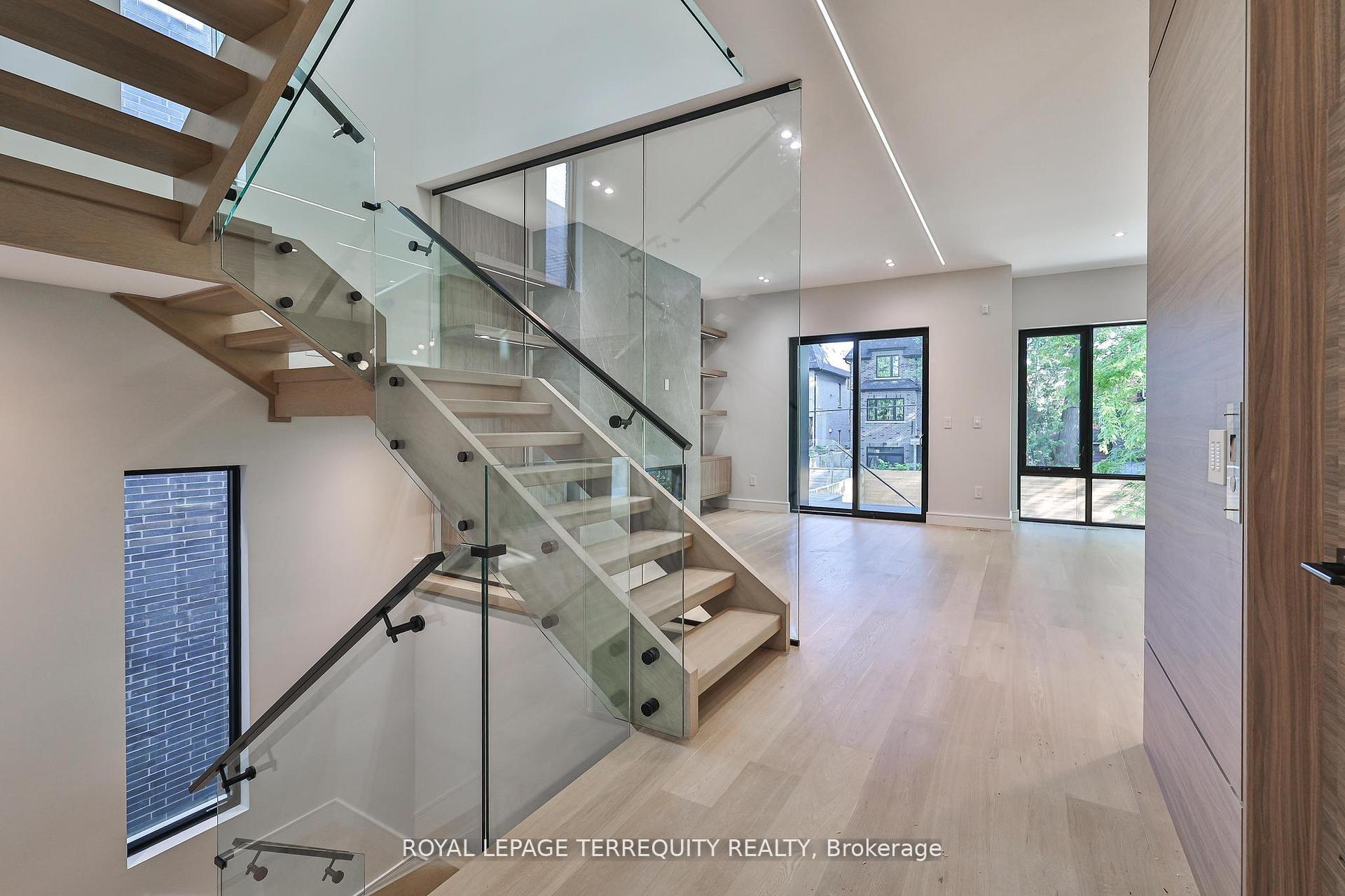 Photo 4 of 741 Woburn Avenue, Toronto, Bedford Park-Nortown — HOMEH