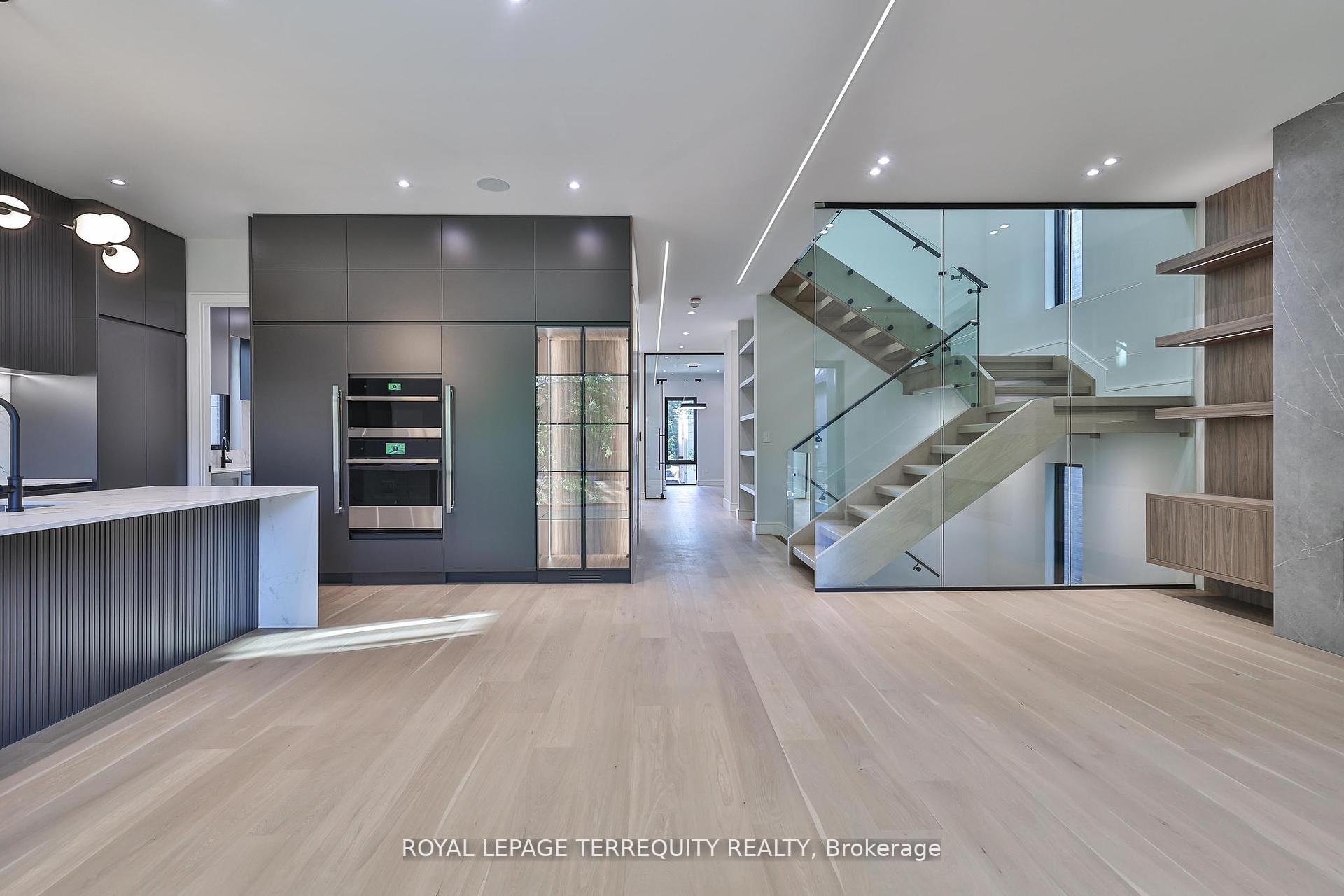Photo 7 of 741 Woburn Avenue, Toronto, Bedford Park-Nortown — HOMEH