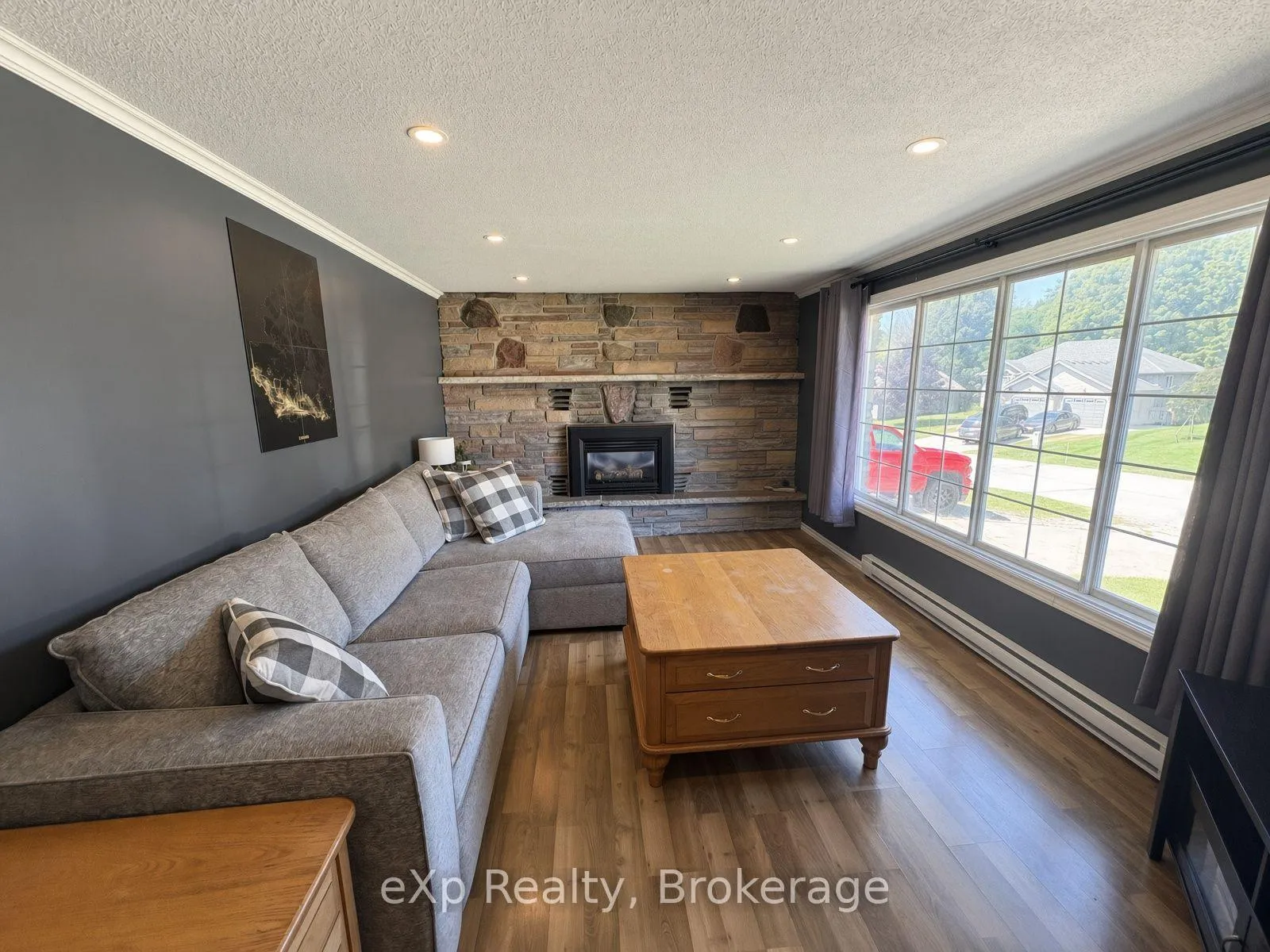 Photo 3 of 23 Valleyside Drive, Brockton — HOMEH