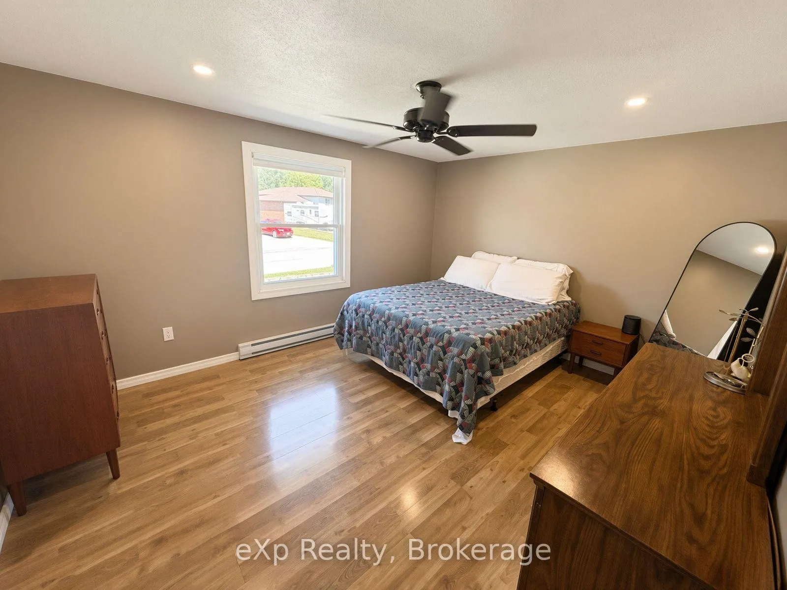 Photo 15 of 23 Valleyside Drive, Brockton — HOMEH