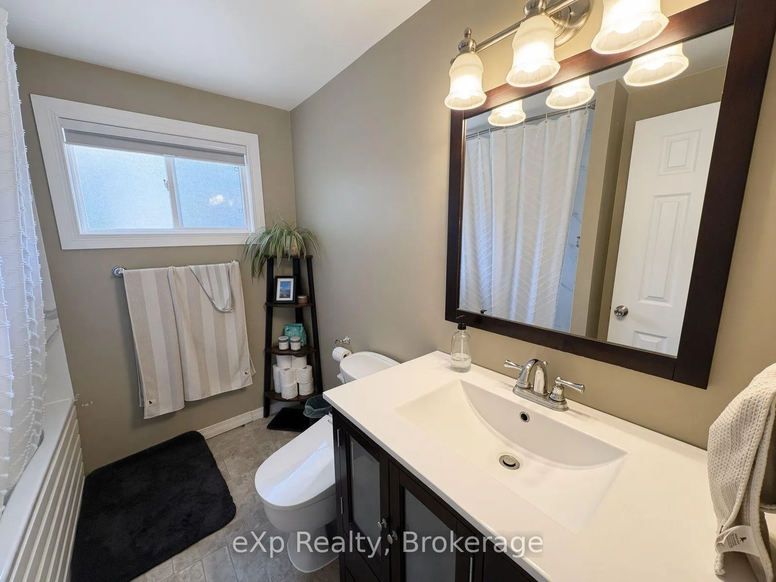 Photo 16 of 23 Valleyside Drive, Brockton — HOMEH