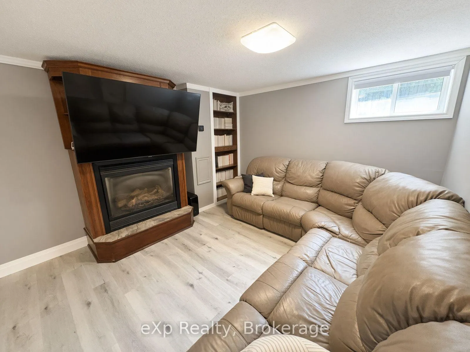 Photo 19 of 23 Valleyside Drive, Brockton — HOMEH