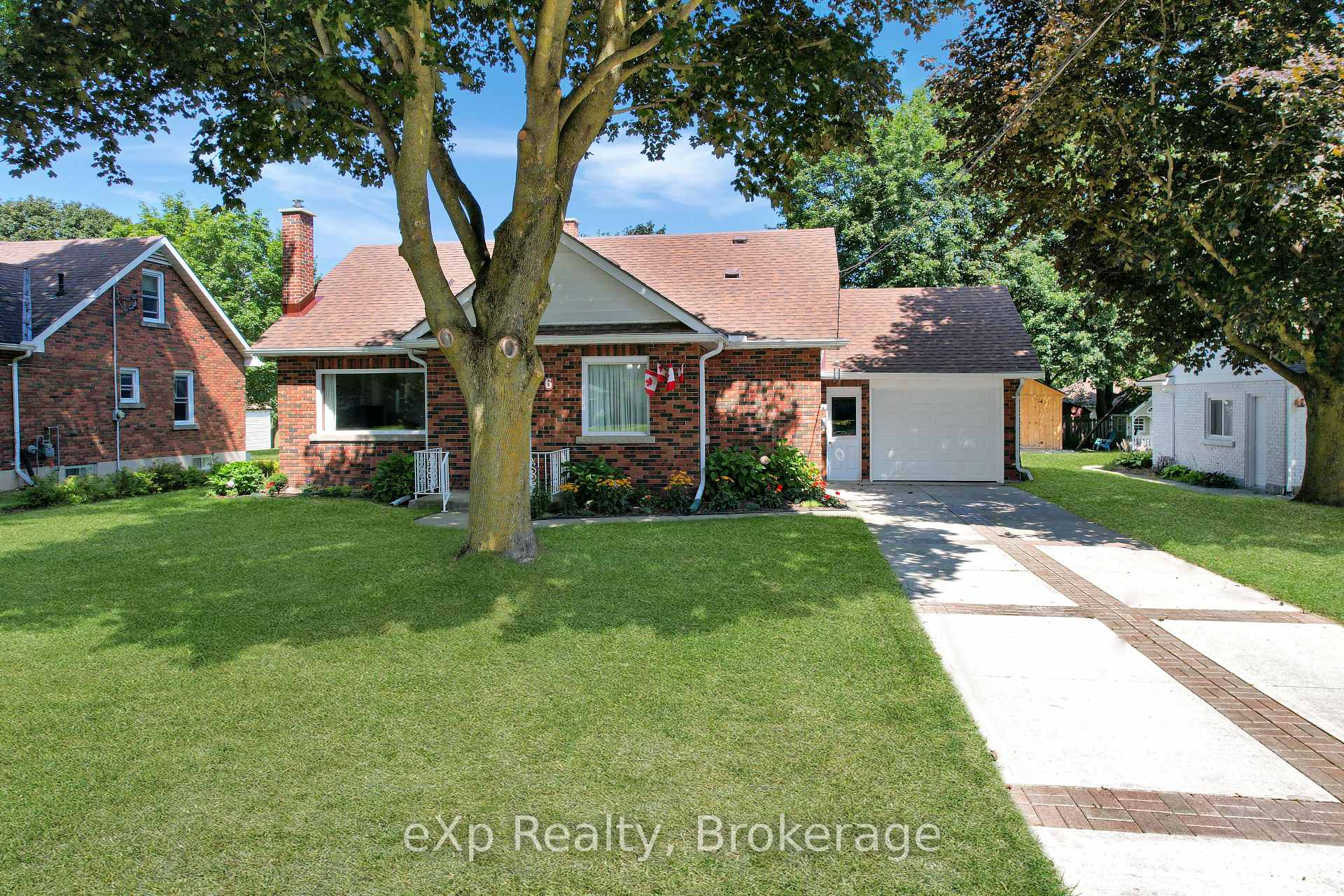 Photo 2 of 6 Johnstone Boulevard, Brockton — HOMEH