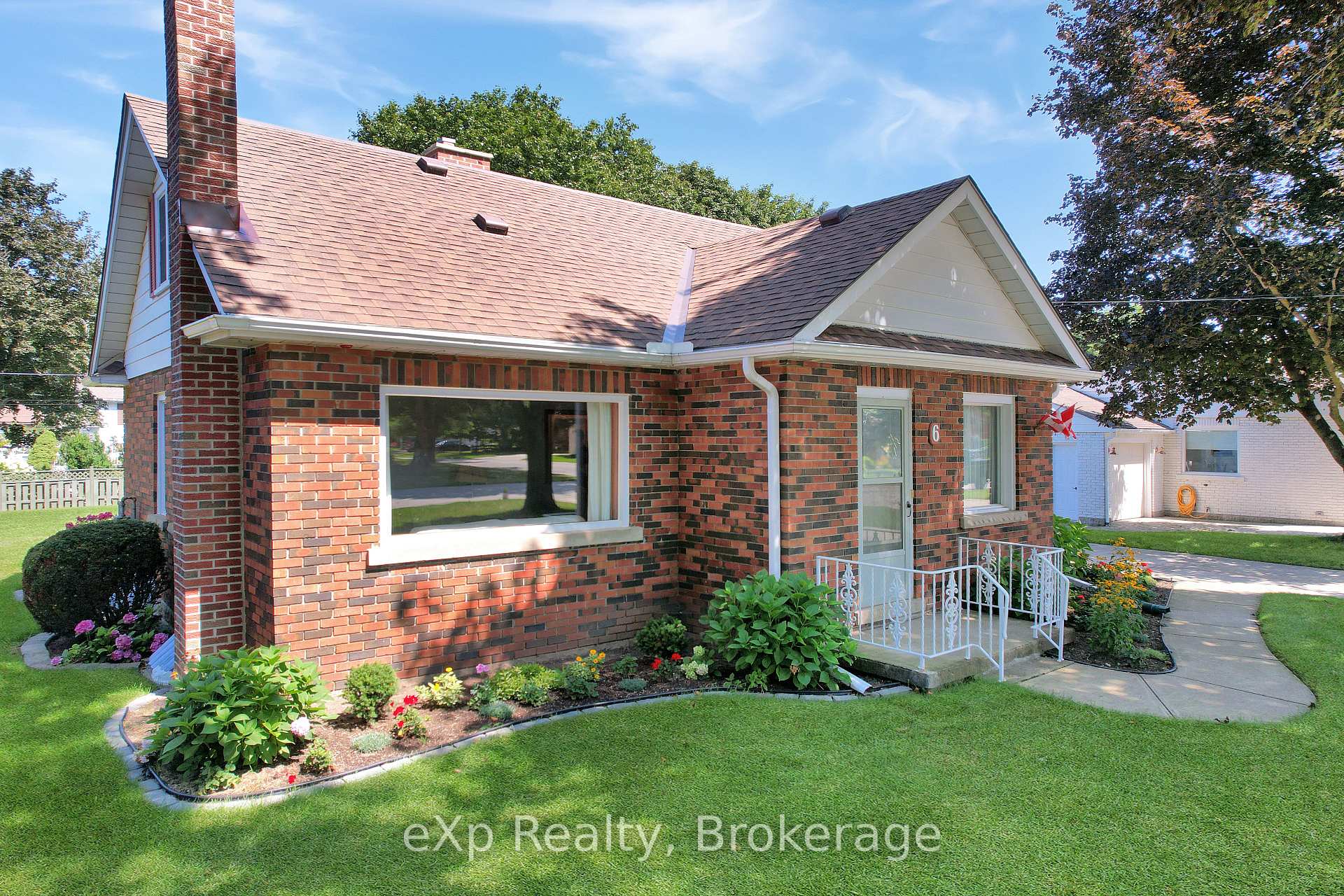 Photo 3 of 6 Johnstone Boulevard, Brockton — HOMEH