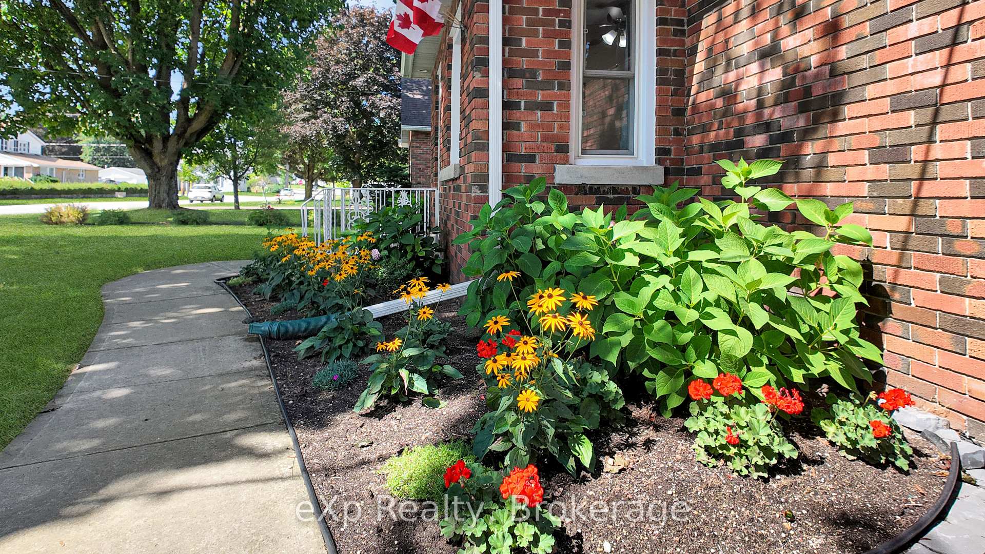 Photo 5 of 6 Johnstone Boulevard, Brockton — HOMEH