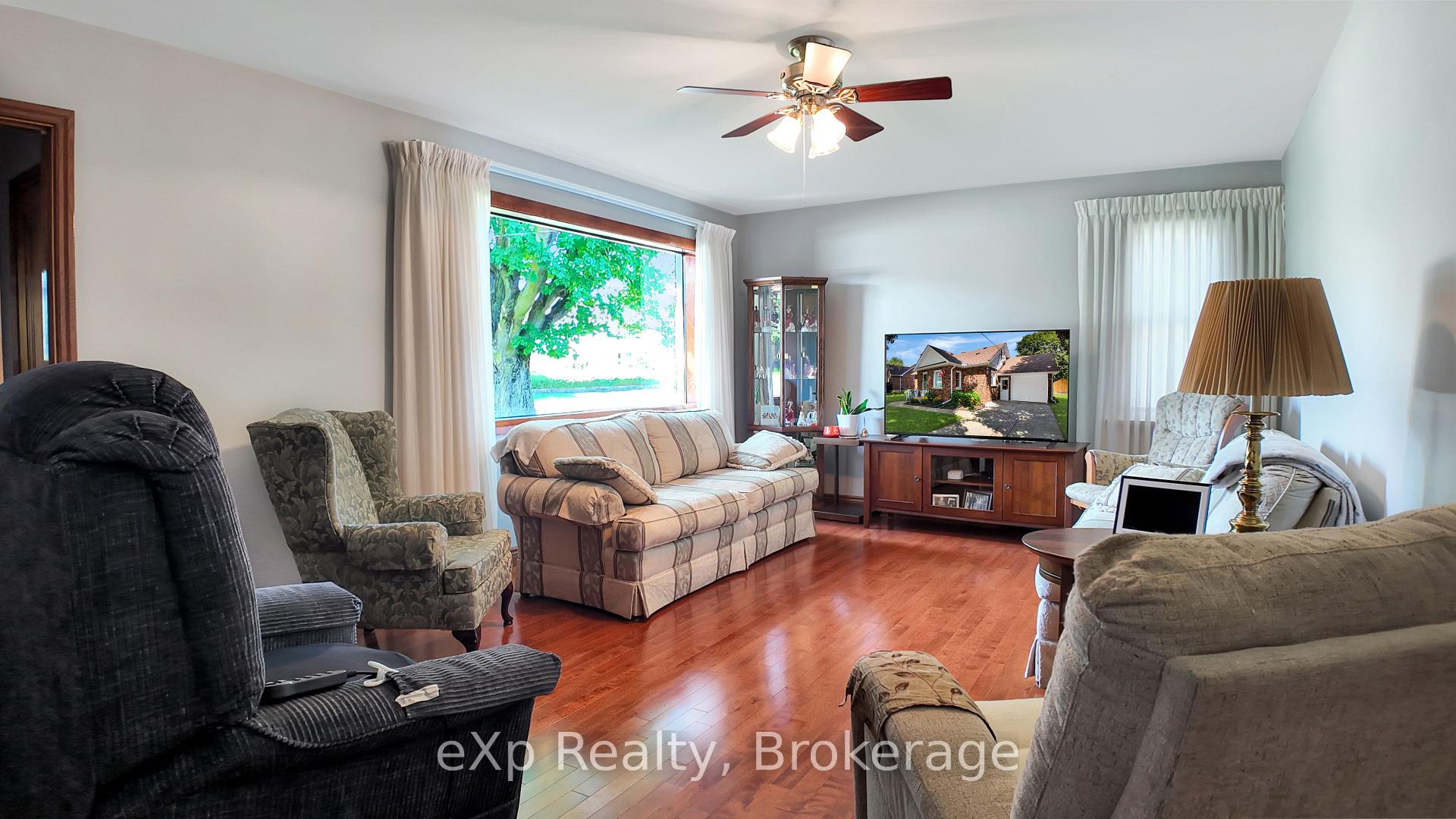 Photo 10 of 6 Johnstone Boulevard, Brockton — HOMEH