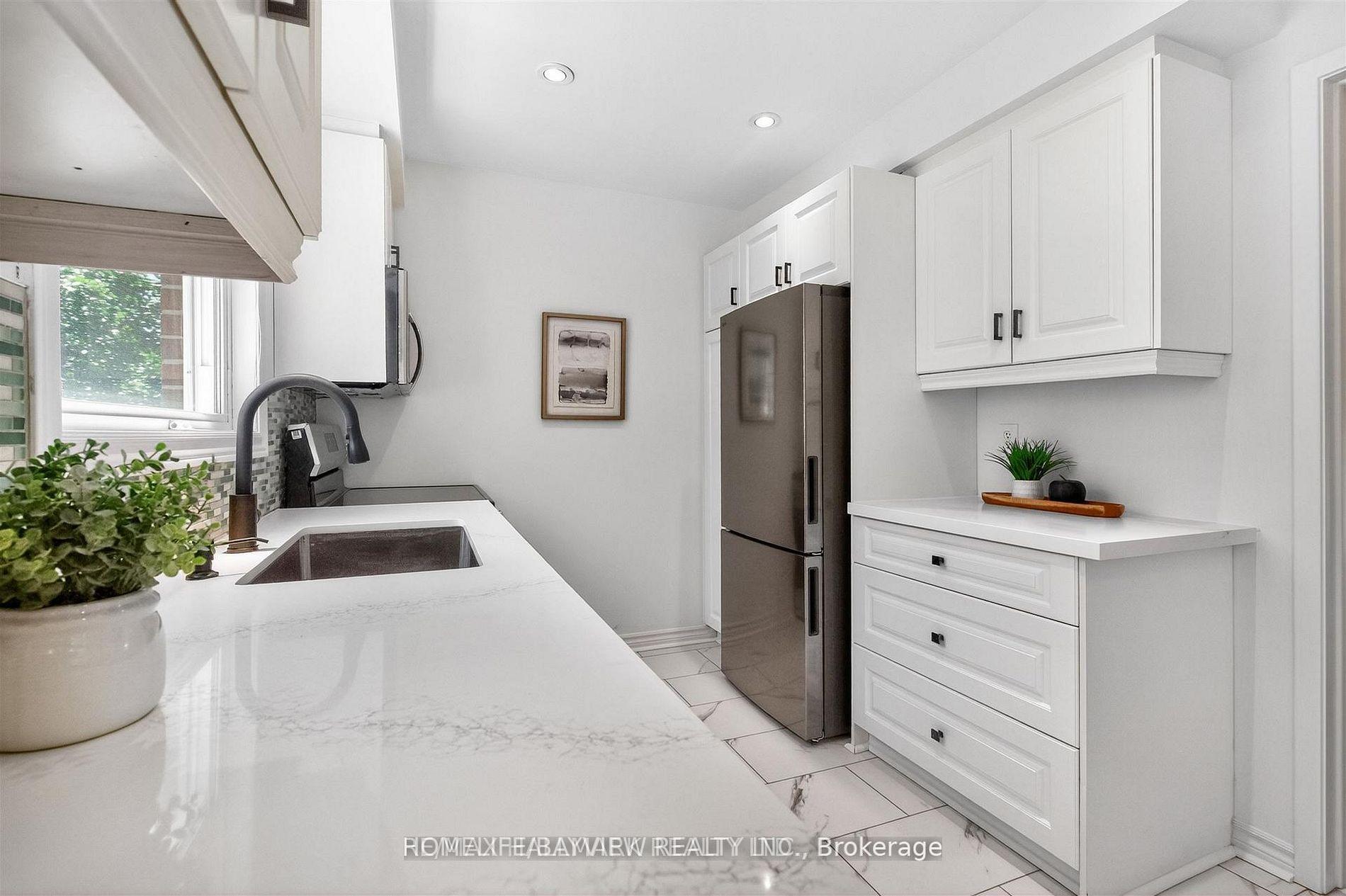 Photo 15 of Unit 13, 27 Hyde Park Court, Markham, German Mills — HOMEH