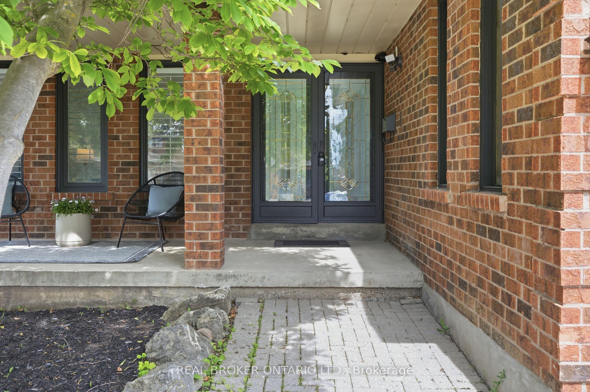 Photo 2 of 94 Roxana Avenue, Vaughan, West Woodbridge — HOMEH