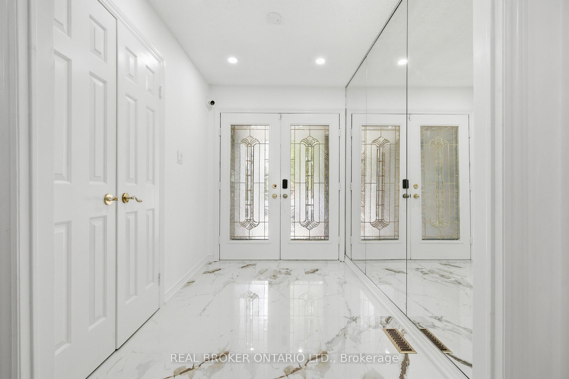 Photo 4 of 94 Roxana Avenue, Vaughan, West Woodbridge — HOMEH