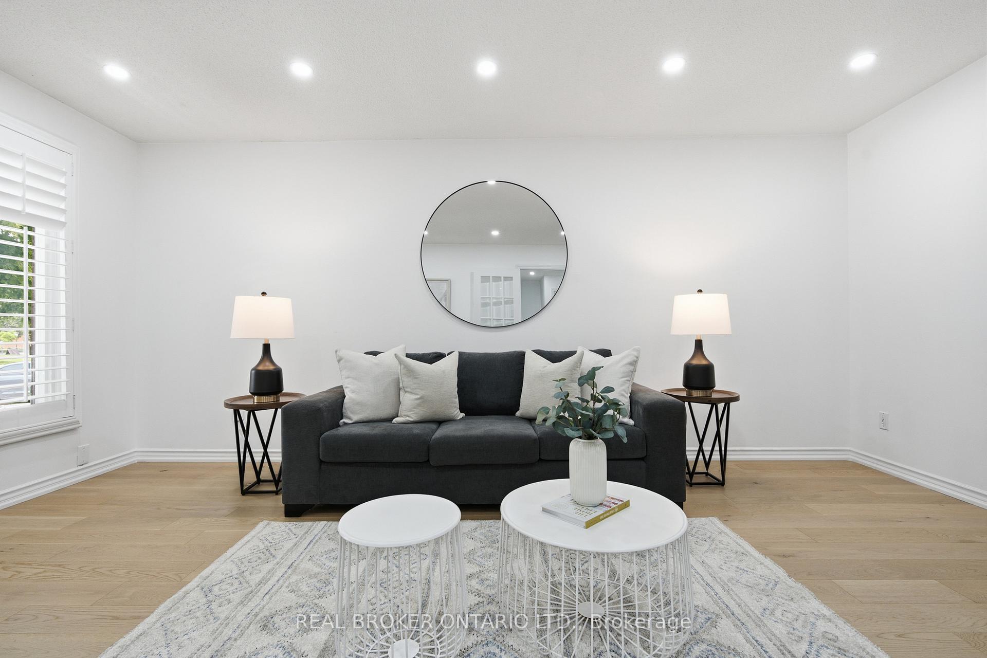 Photo 6 of 94 Roxana Avenue, Vaughan, West Woodbridge — HOMEH