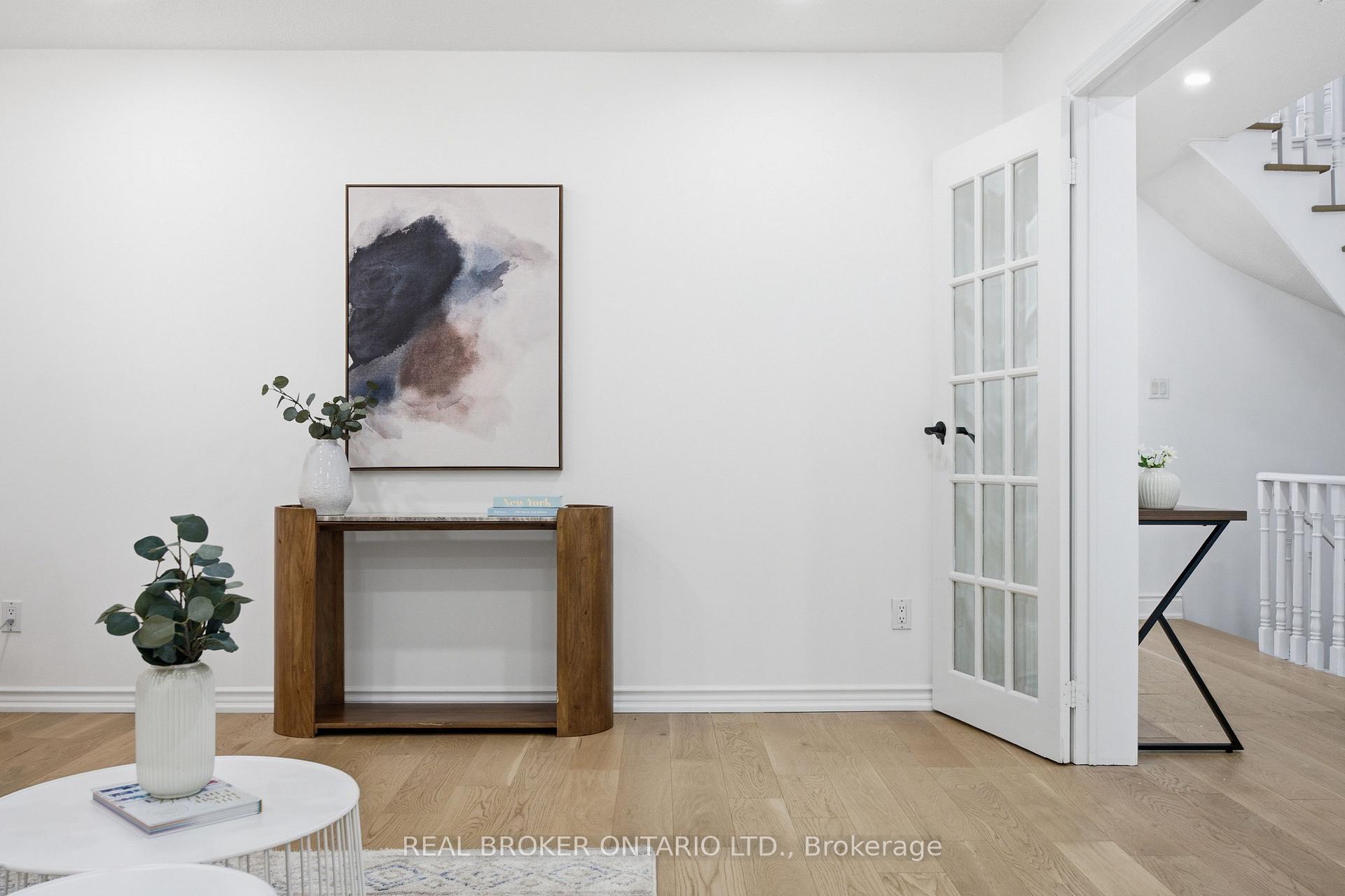 Photo 7 of 94 Roxana Avenue, Vaughan, West Woodbridge — HOMEH